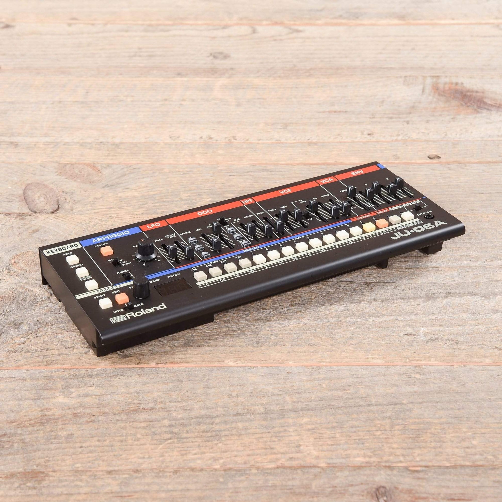 Roland JU-06A Synthesizer Keyboards and Synths / Synths / Digital Synths