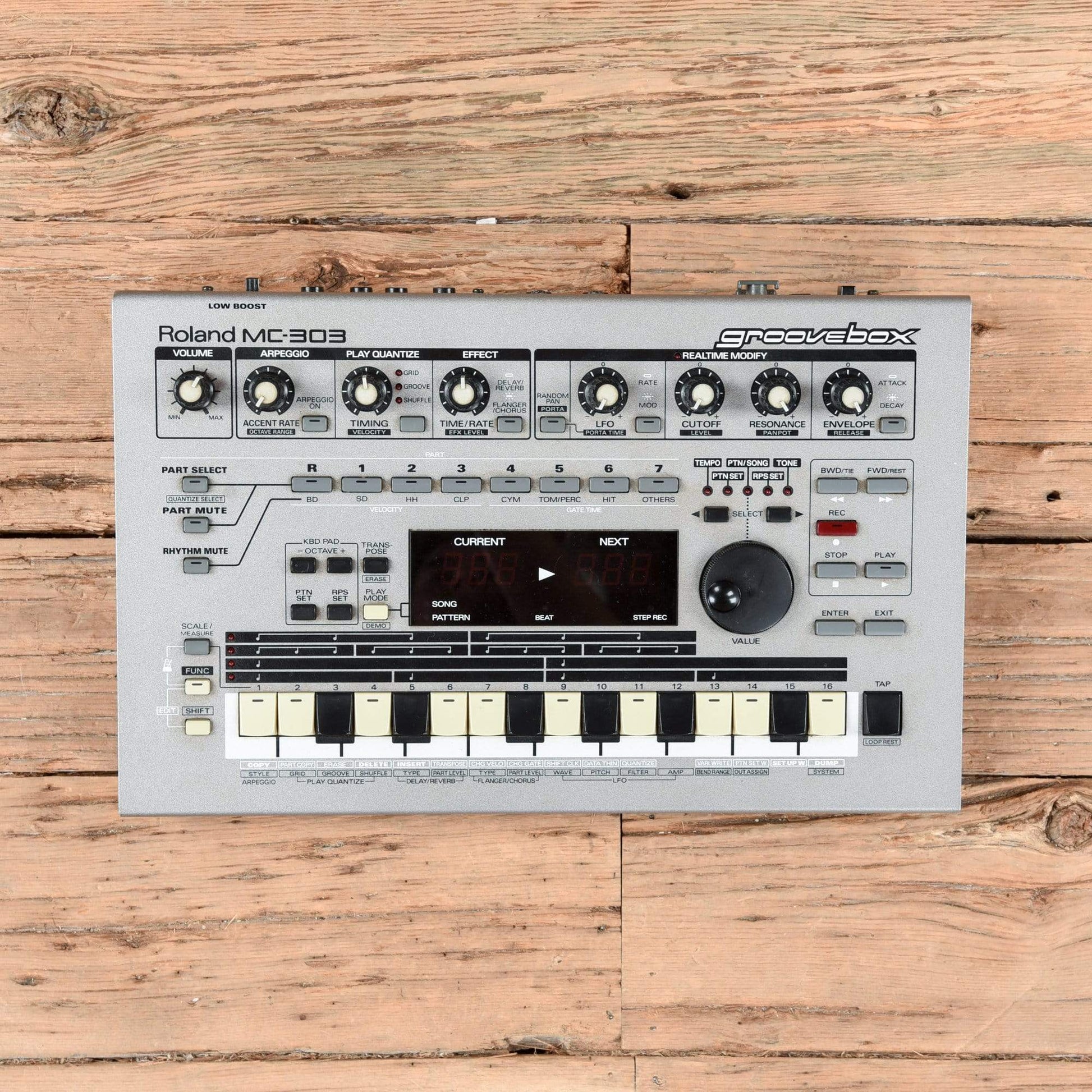 Groove Box Roland Roland MC-303 Groovebox – Chicago Music Exchange