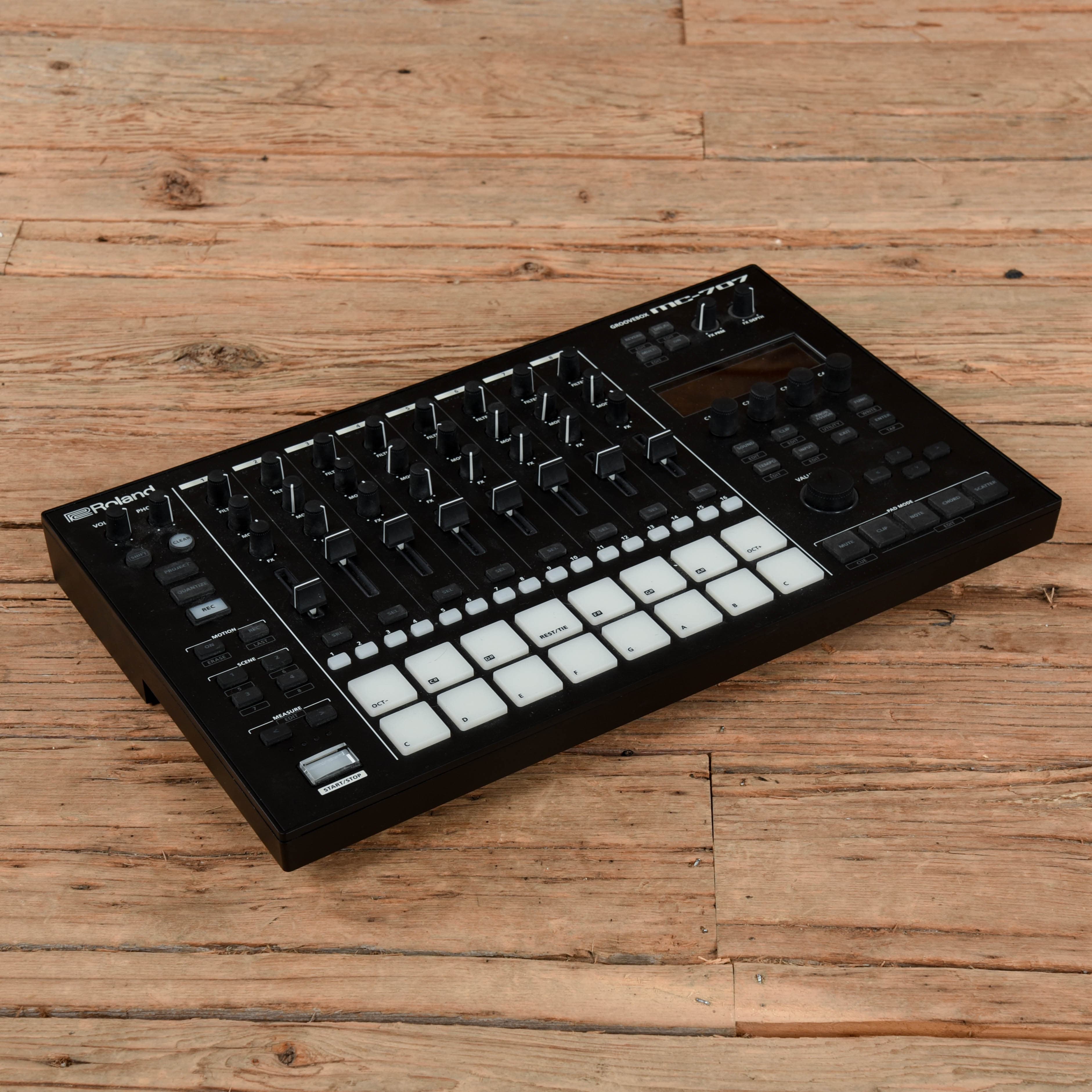 Groove Box Roland Roland MC-707 Groovebox – Chicago Music Exchange