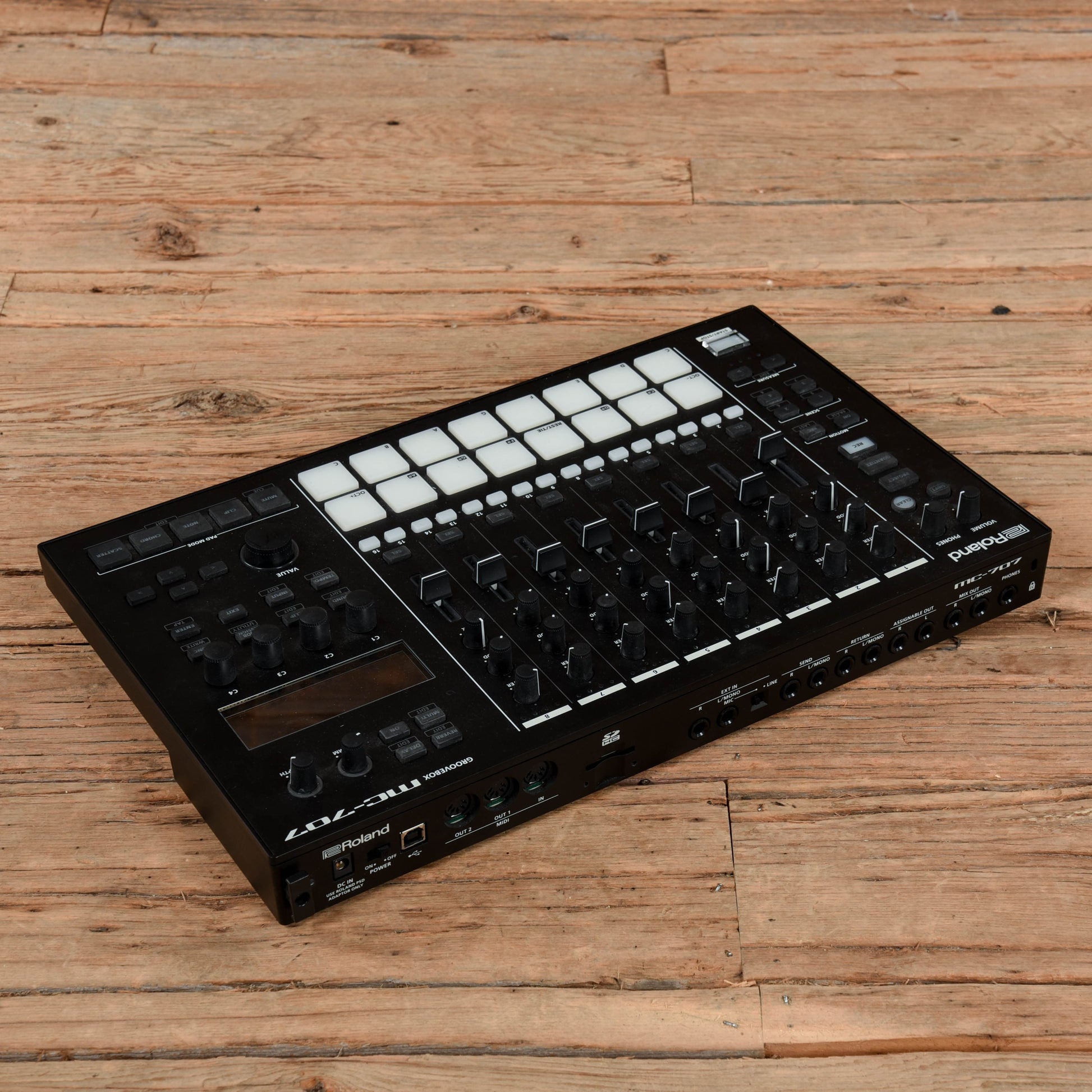 Groove Box Roland Roland MC-707 Groovebox – Chicago Music Exchange
