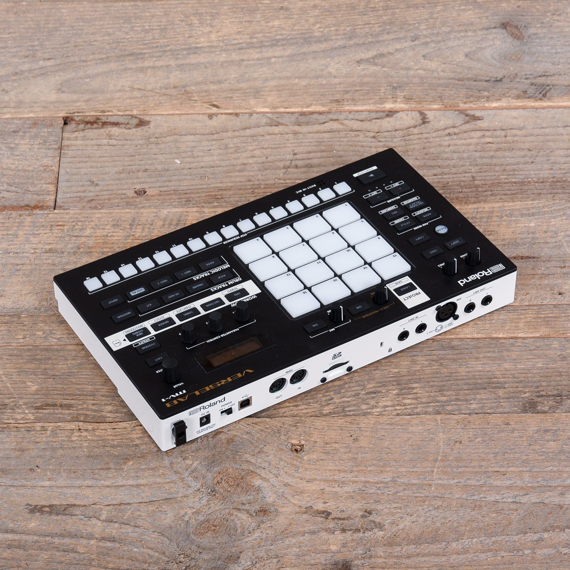 Roland Verselab MV-1 Music Workstation – Chicago Music Exchange