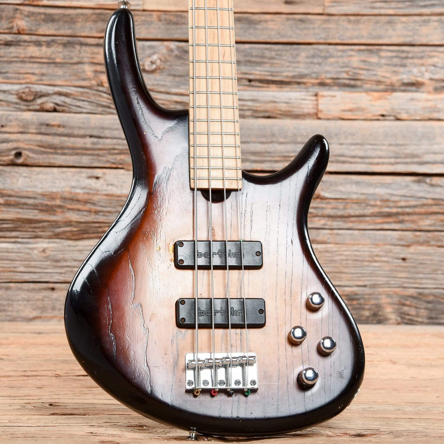 Roscoe Century Standard 4 Sunburst 2010 Bass Guitars / 4-String