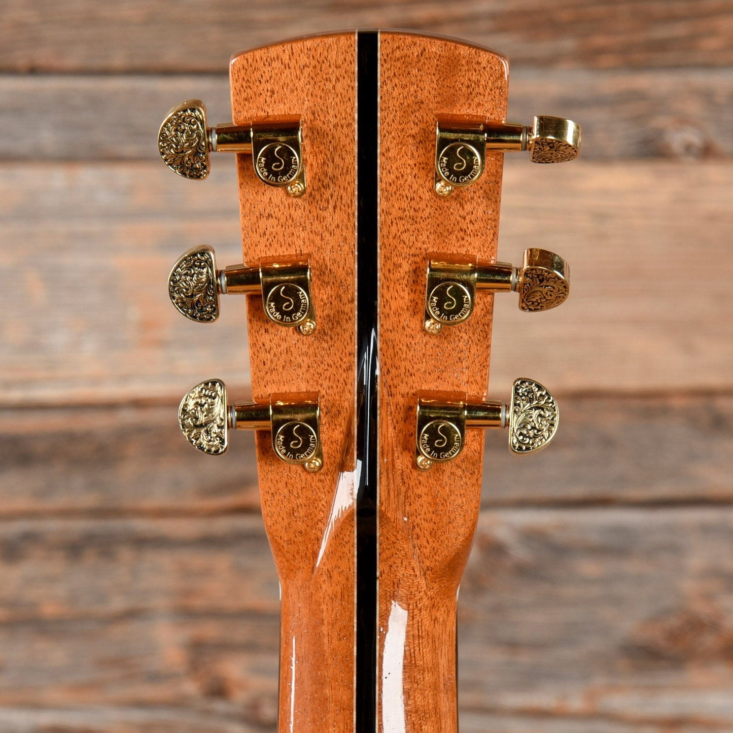 Running Dog 000 Natural 2004