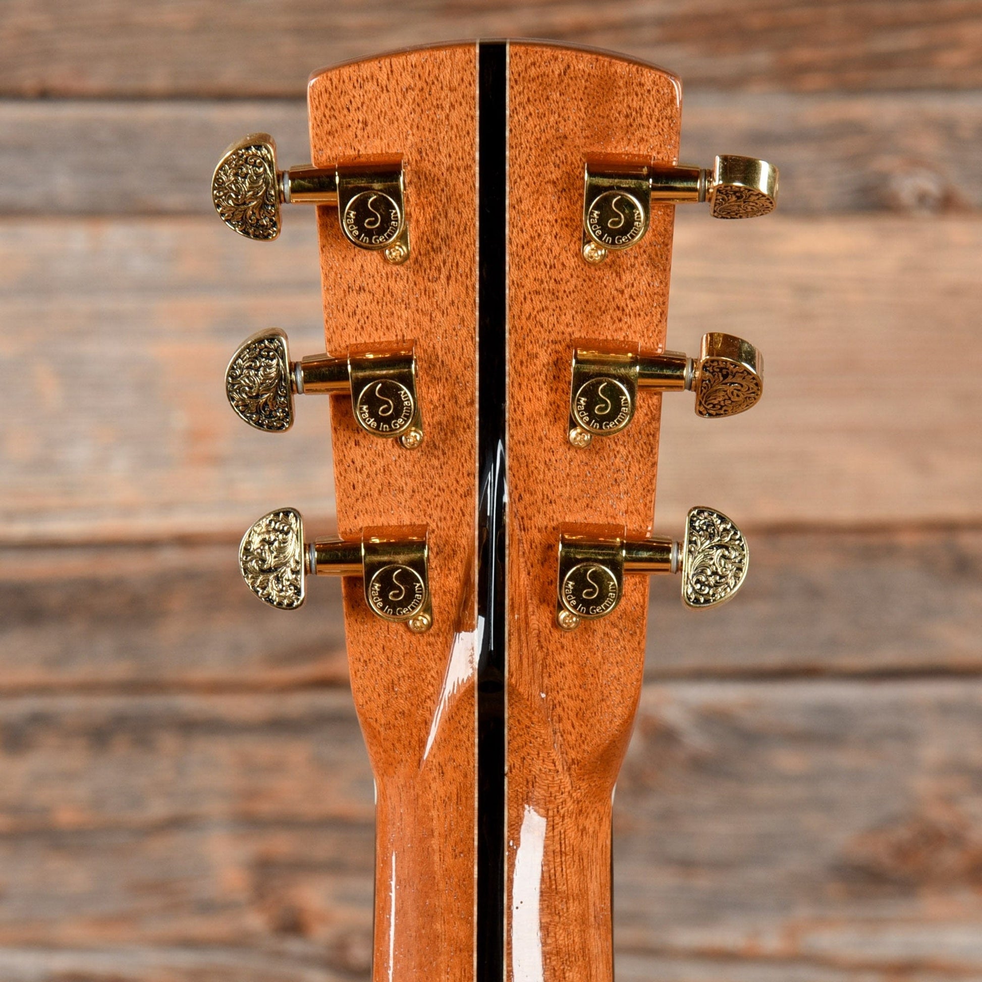 Running Dog 000 Natural 2004