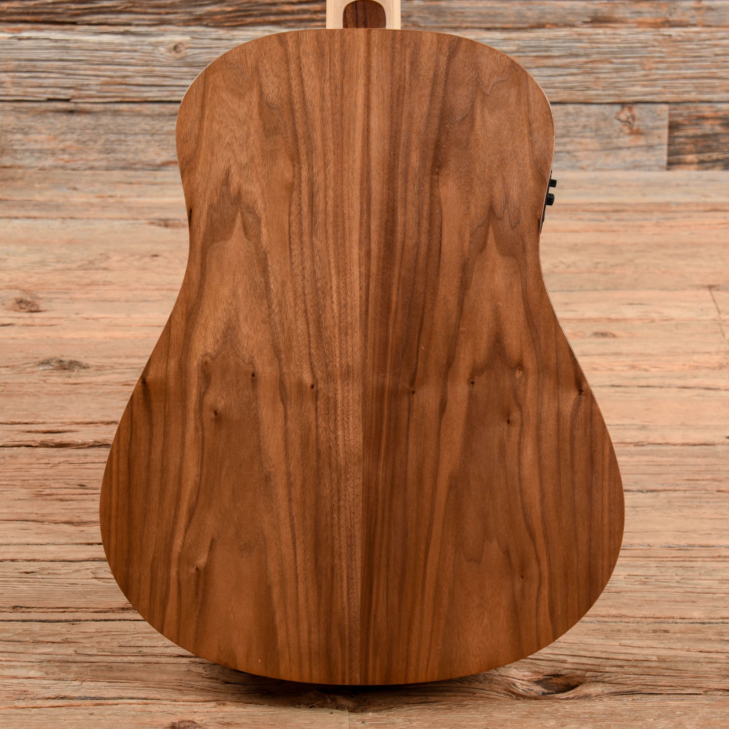 Seagull Walnut 12 Natural Acoustic Guitars / 12-String