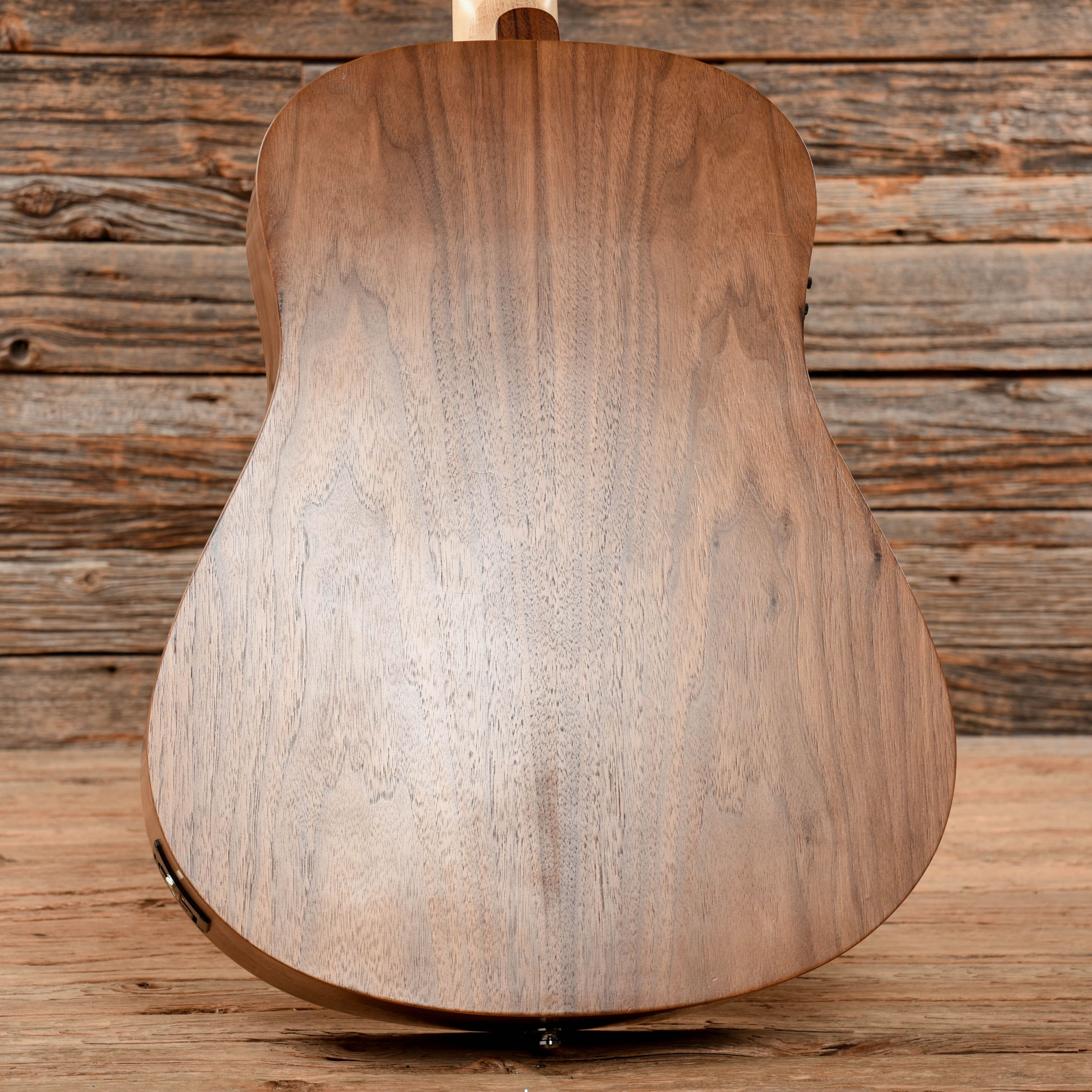 Seagull Walnut 12 Natural Acoustic Guitars / 12-String