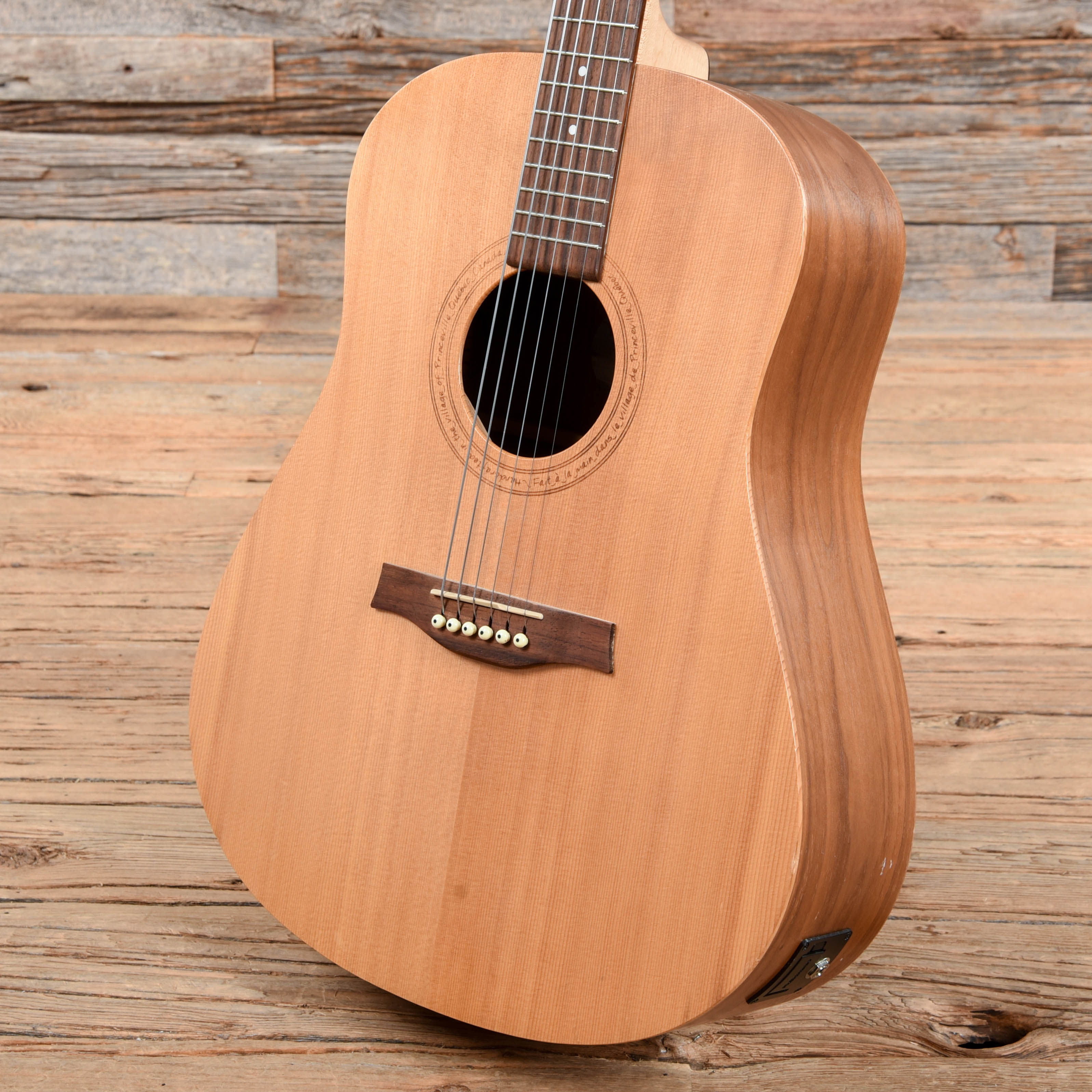 Seagull Walnut ISyst Natural Acoustic Guitars / Dreadnought