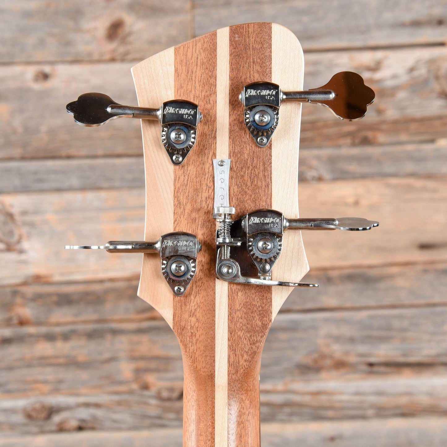 Serek Metropolis White Bass Guitars / Short Scale