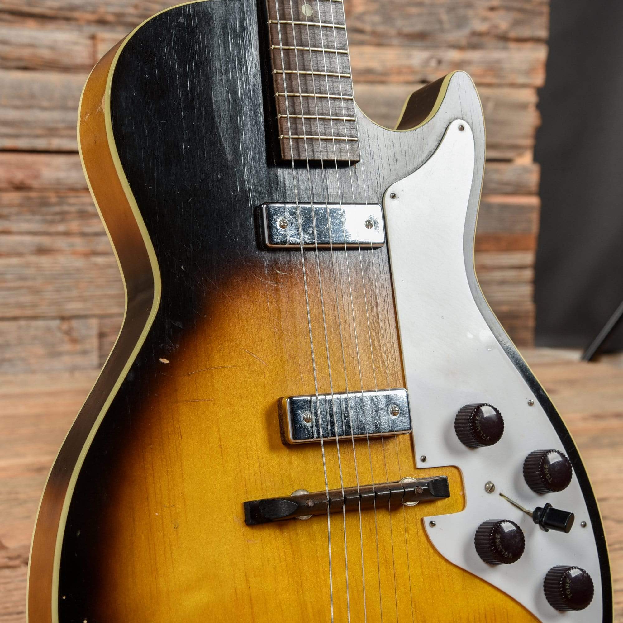 Silvertone H-46 Sunburst 1968 Electric Guitars / Hollow Body