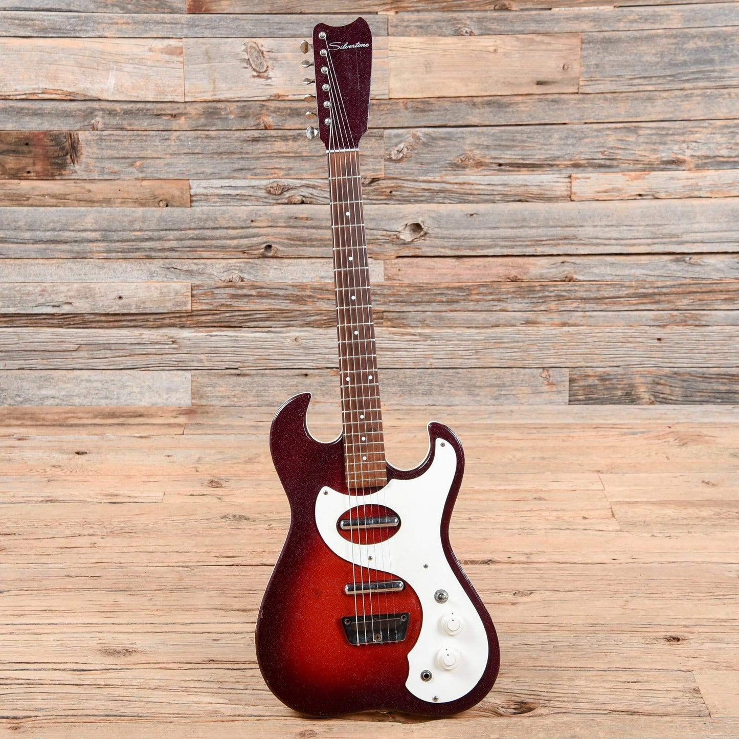 Silvertone 1457 2-Pickup w/Amp-in-Case Red Burst 1964 Electric Guitars / Lap Steel