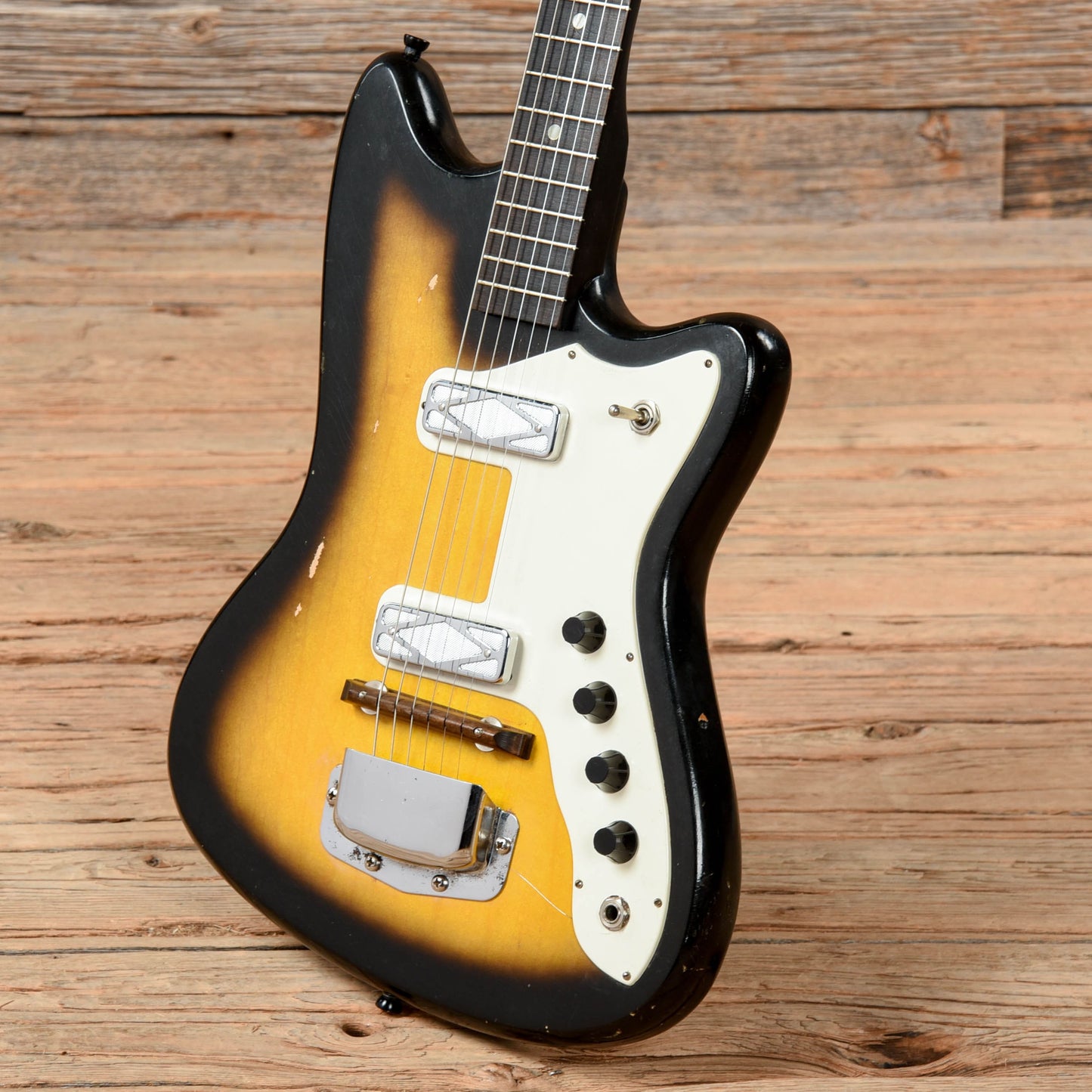 Silvertone Bobkat Sunburst 1960s Electric Guitars / Solid Body