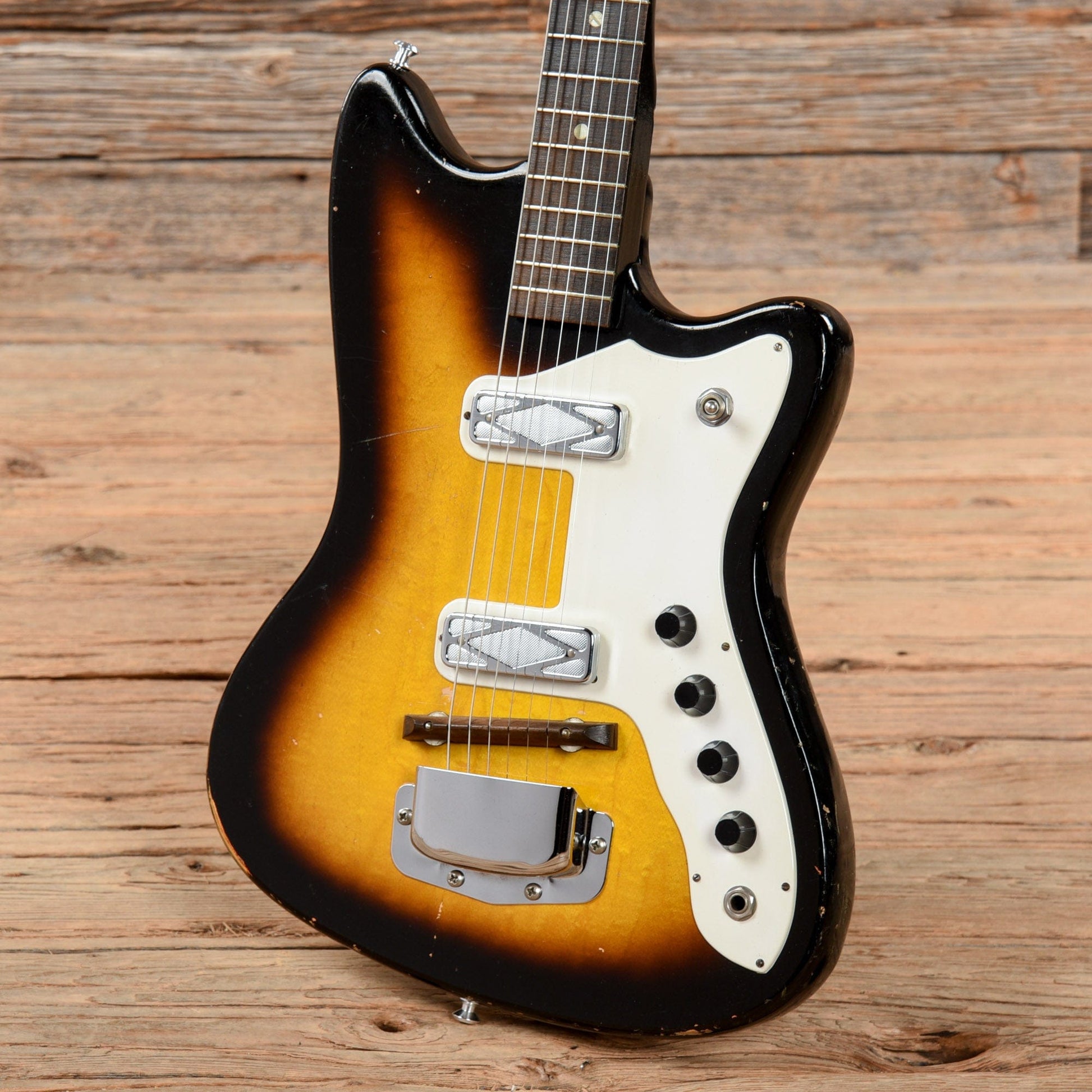 Silvertone Bobkat Sunburst 1966 Electric Guitars / Solid Body