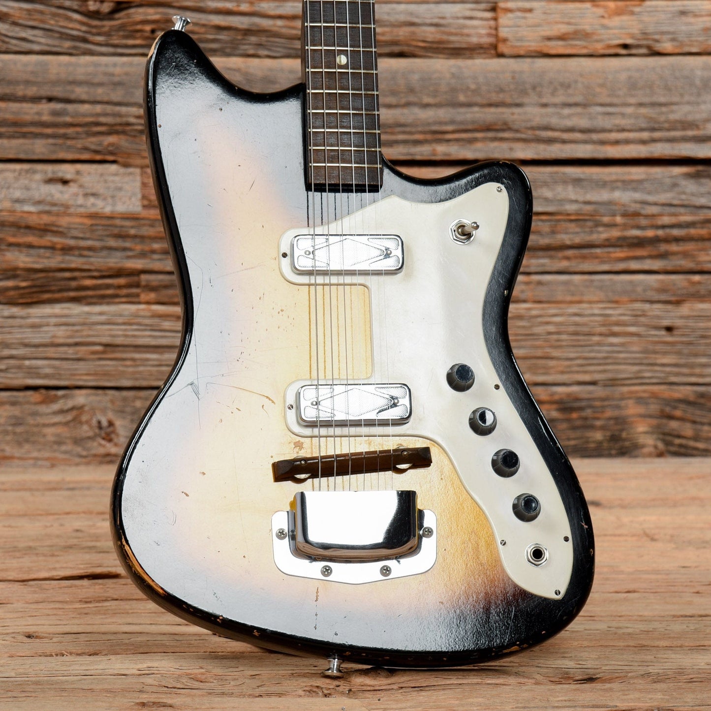 Silvertone Bobkat Sunburst 1966 Electric Guitars / Solid Body