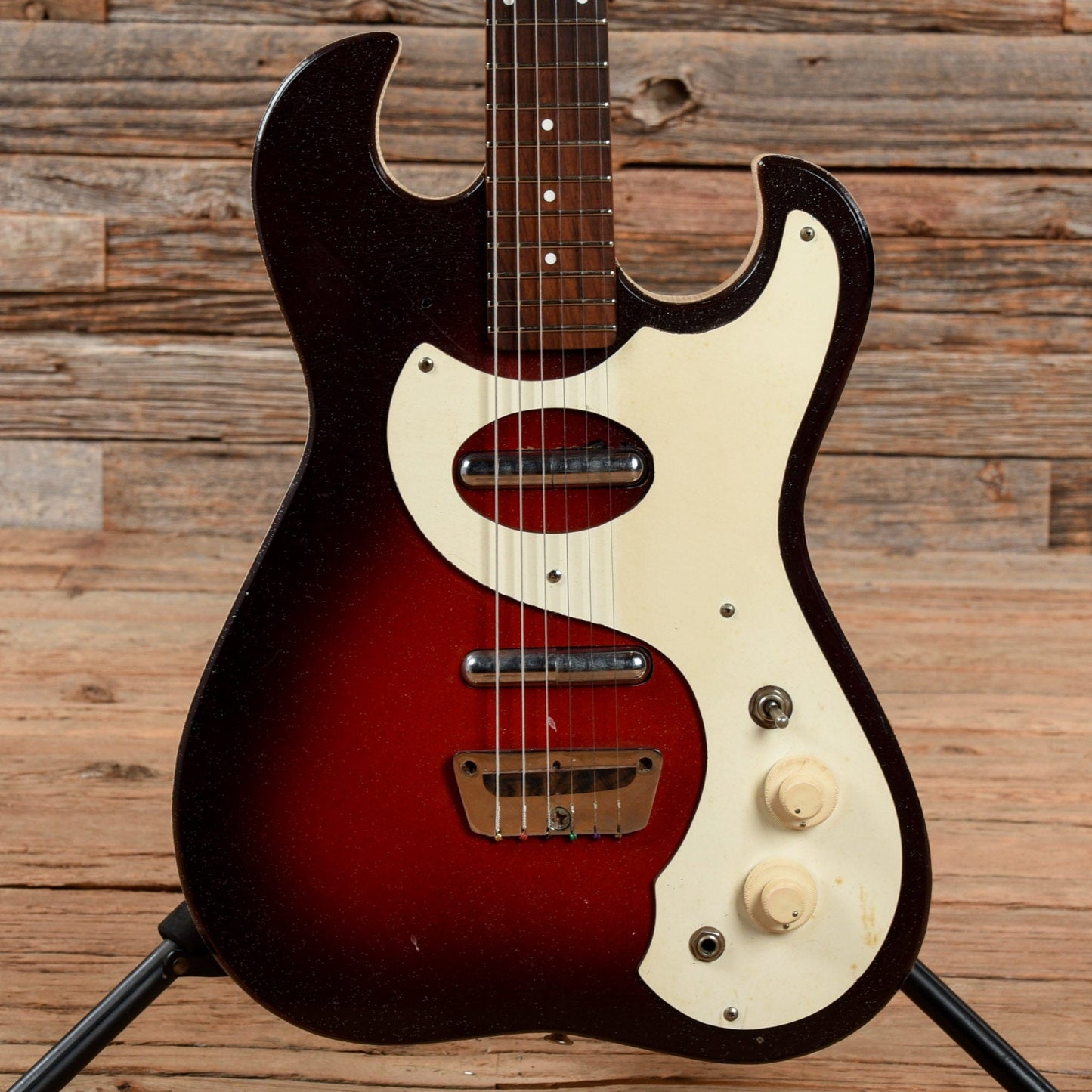 Silvertone Model 1457 Amp-In-Case Red Burst Sparkle 1960s Electric Guitars / Solid Body