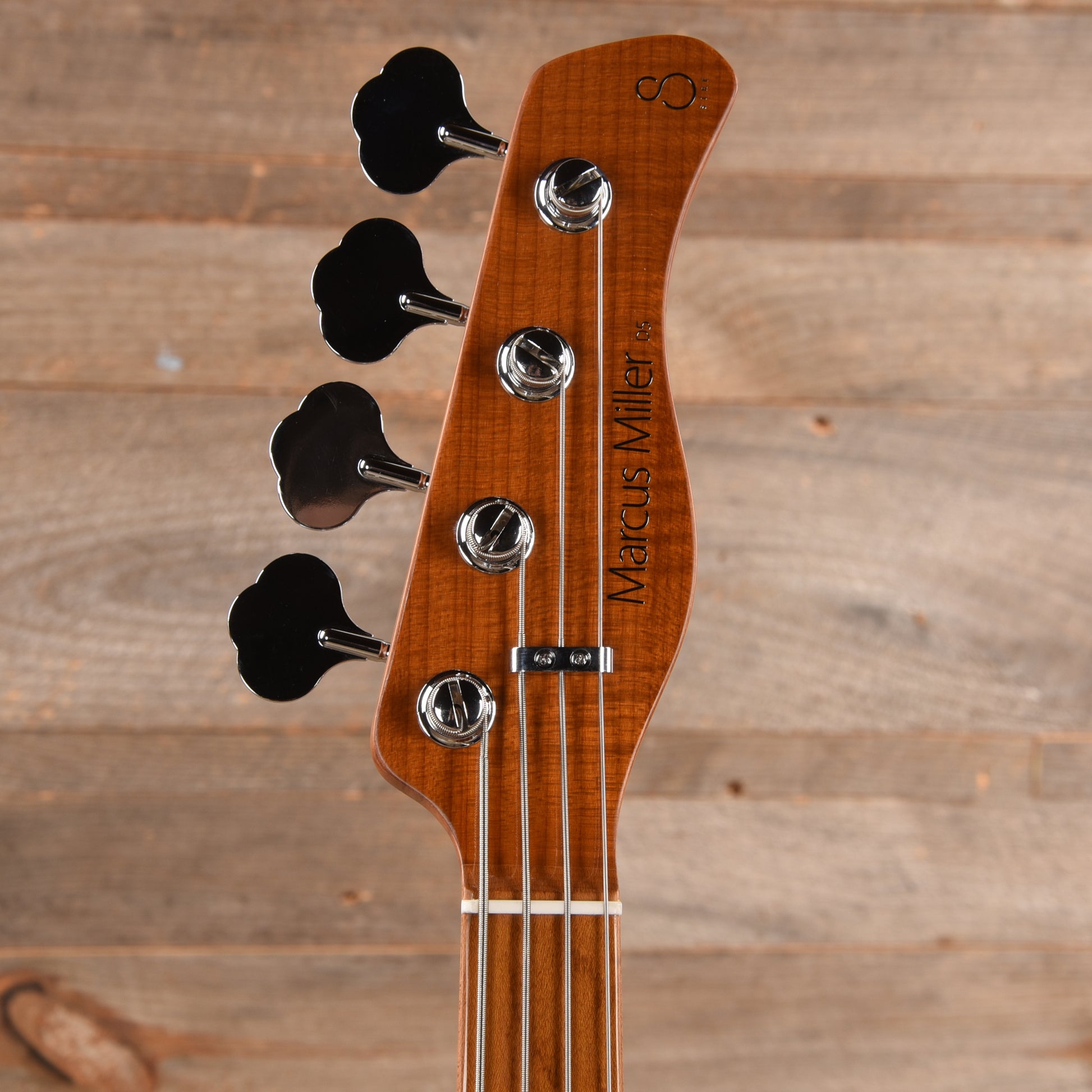 Sire Marcus Miller D5 Alder 4-String Vintage White Bass Guitars / 4-String