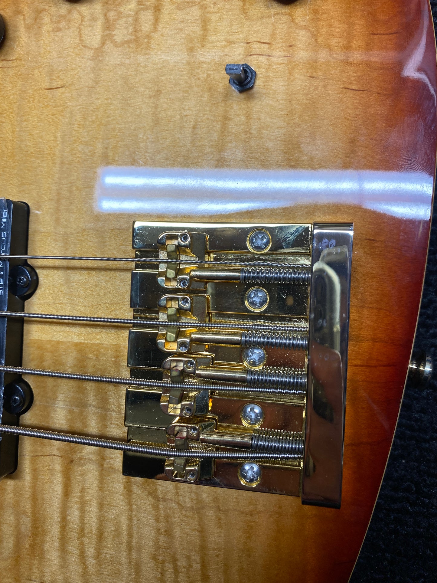 Sire Marcus Miller V10 DX Flame Maple/Swamp Ash 4-String Tobacco Sunburst Bass Guitars / 4-String