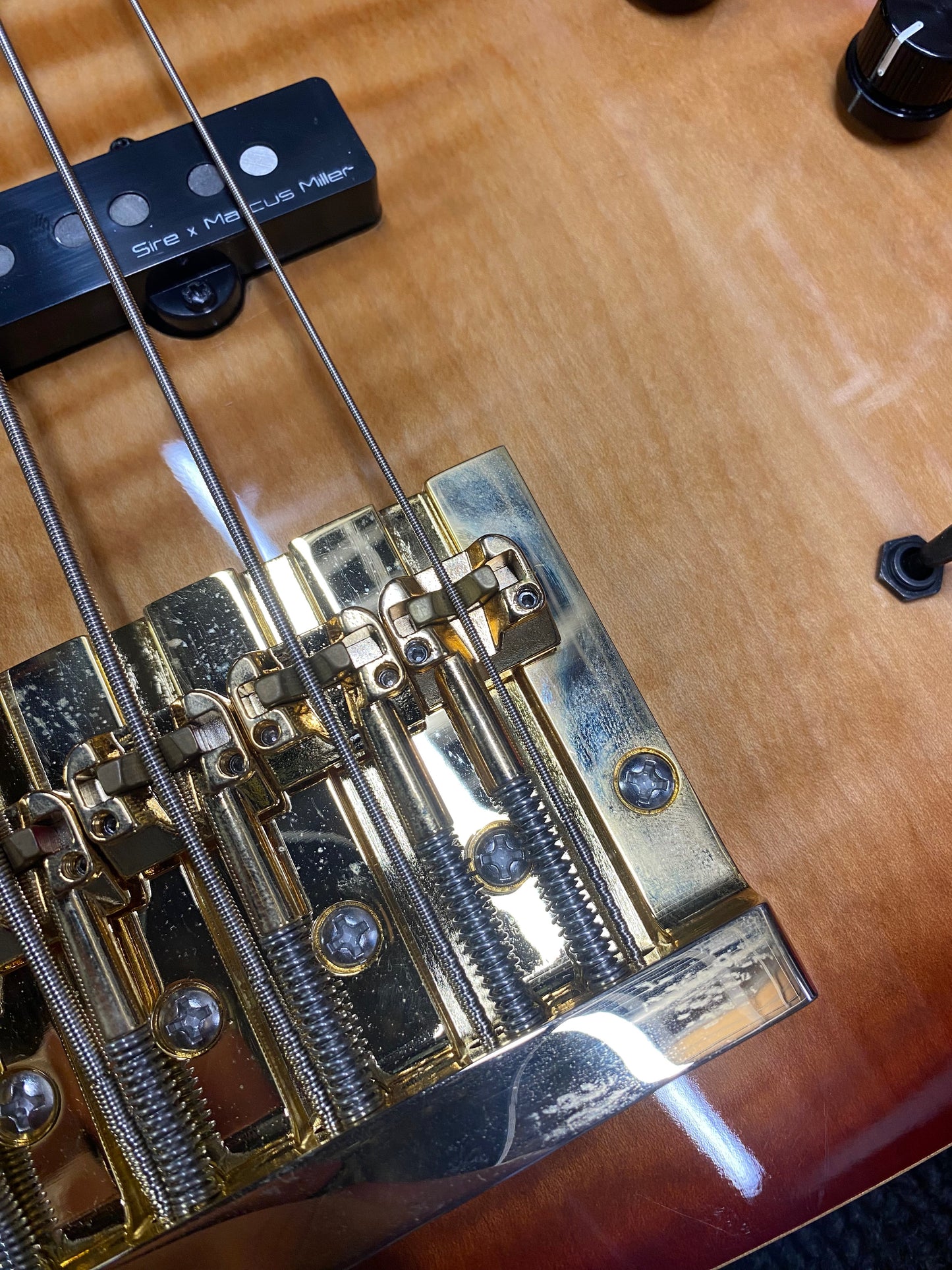 Sire Marcus Miller V10 DX Flame Maple/Swamp Ash 5-String Tobacco Sunburst Bass Guitars / 5-String or More