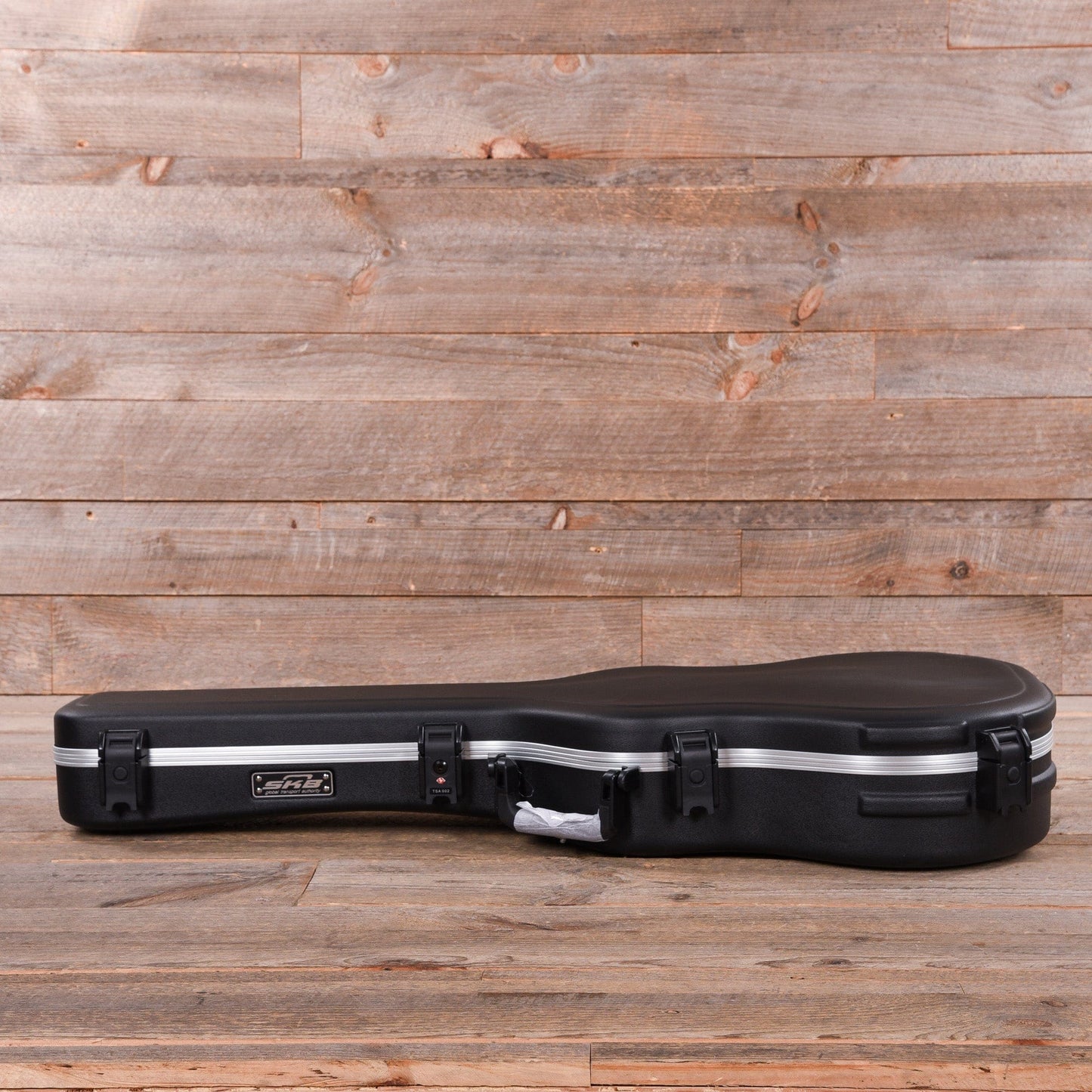SKB Deluxe Acoustic 000 Shaped Hardshell Case w/TSA Latch Accessories / Cases and Gig Bags / Guitar Cases