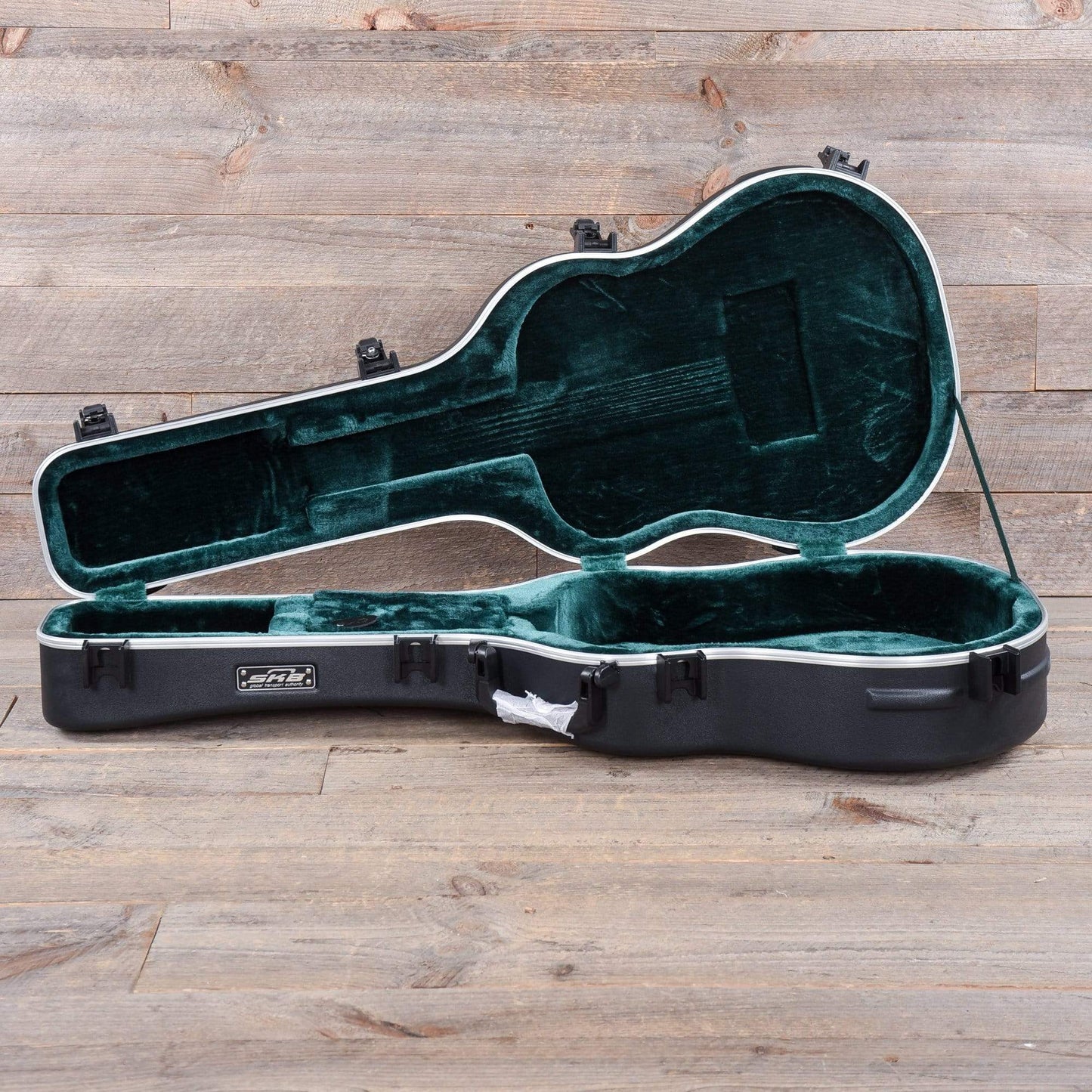 SKB Deluxe Acoustic Dreadnought Shaped Hardshell Case w/TSA Latch Accessories / Cases and Gig Bags / Guitar Cases