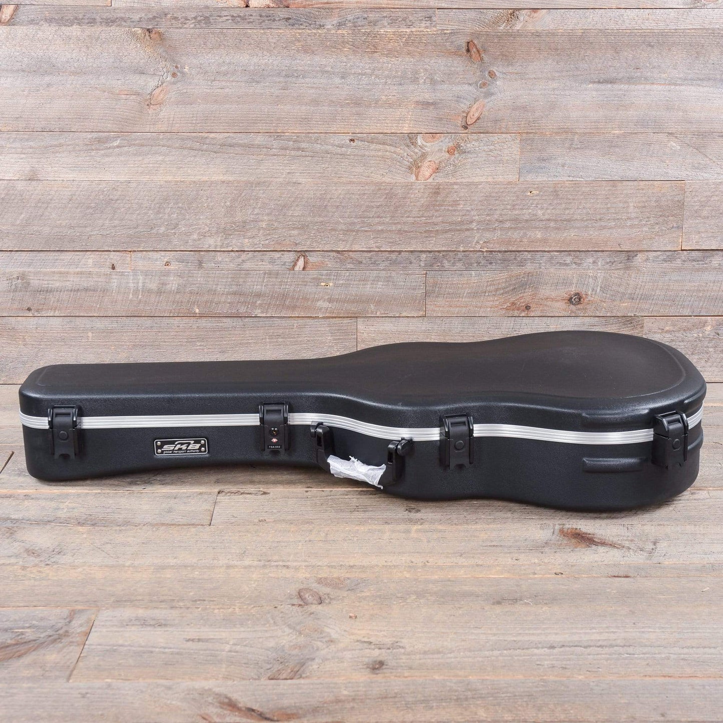 SKB Deluxe Acoustic Dreadnought Shaped Hardshell Case w/TSA Latch Accessories / Cases and Gig Bags / Guitar Cases