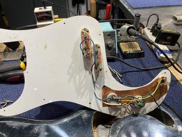 Squier Bullet Bass Black 1983 Bass Guitars / 4-String