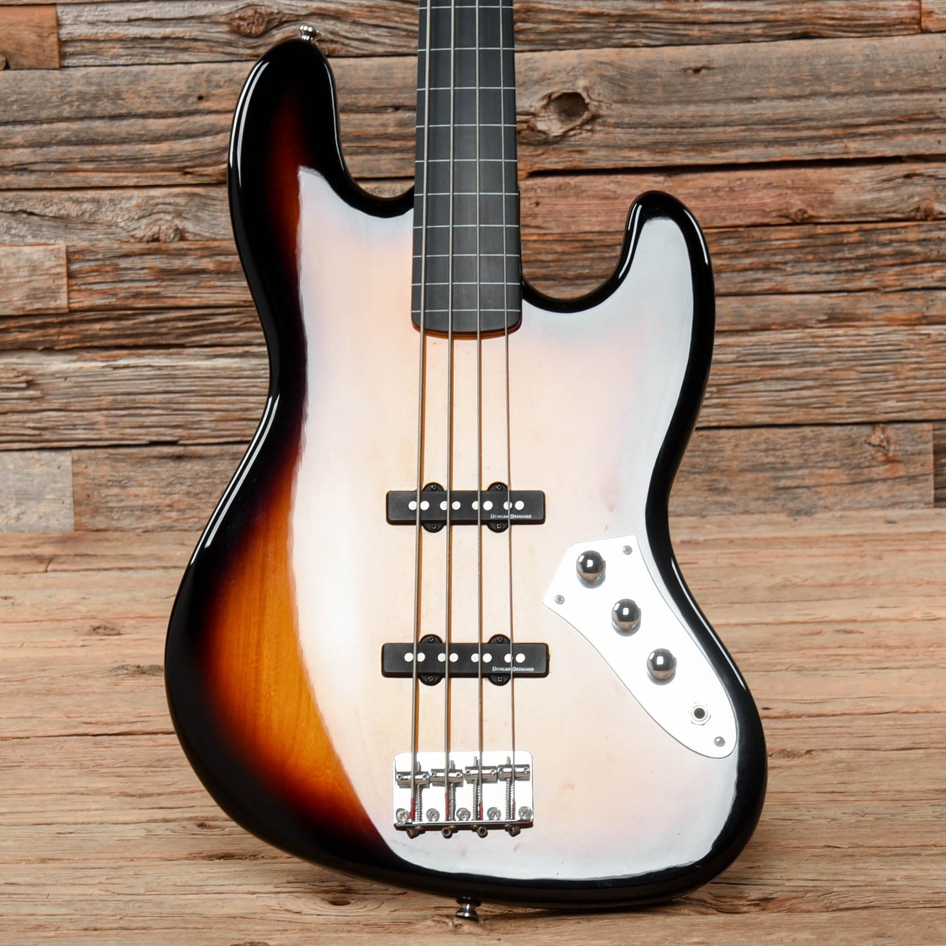 Squier Vintage Modified Jazz Bass Fretless Sunburst 2008 Bass Guitars / 4-String