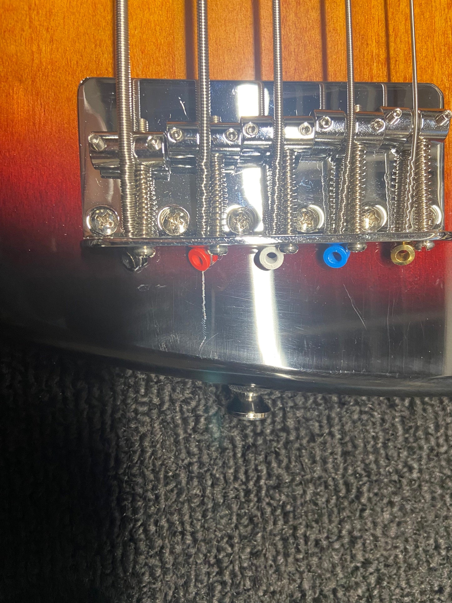 Squier Affinity Jazz Bass V 3-Tone Sunburst Bass Guitars / 5-String or More