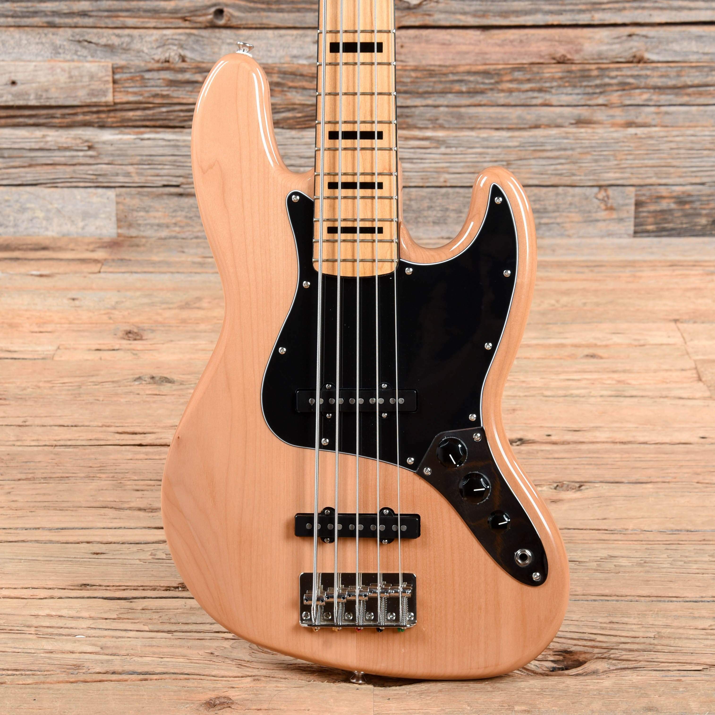 Squier Classic Vibe '70s Jazz Bass V Natural Bass Guitars / 5-String or More