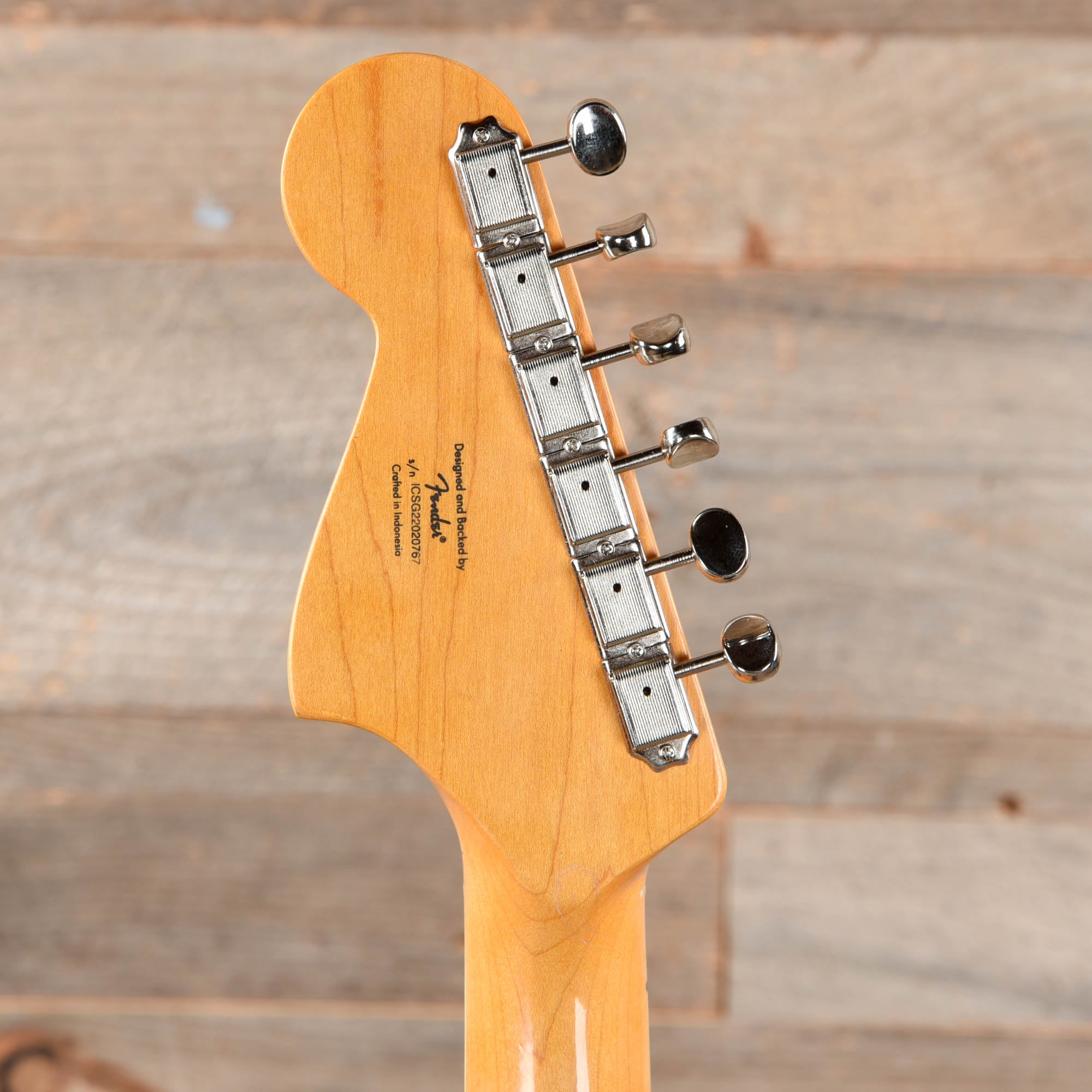 Squier Classic Vibe Bass VI Lake Placid Blue w/Matching Headcap & 3-Ply Parchment Pickguard Bass Guitars / 5-String or More