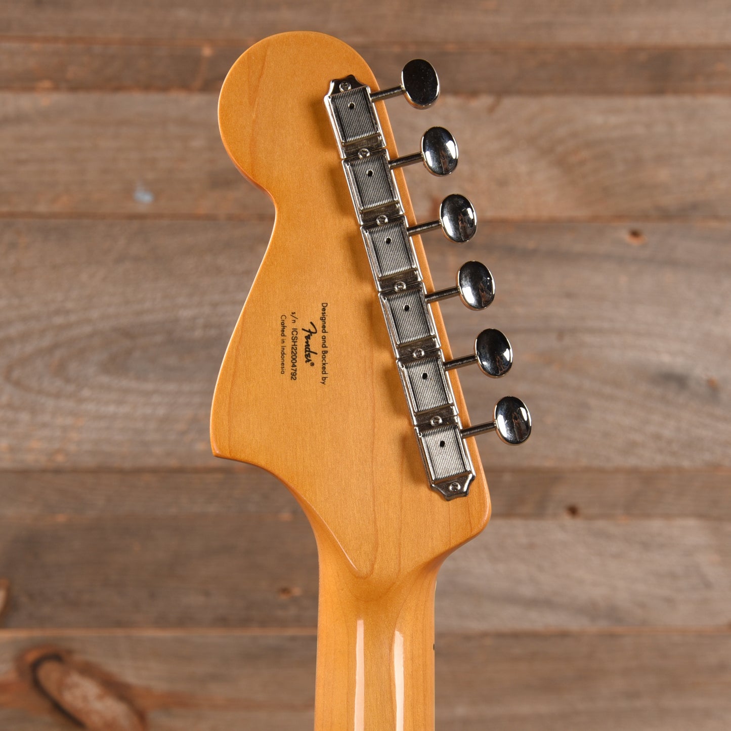 Squier Classic Vibe Bass VI Lake Placid Blue w/Matching Headcap & 3-Ply Parchment Pickguard Bass Guitars / 5-String or More