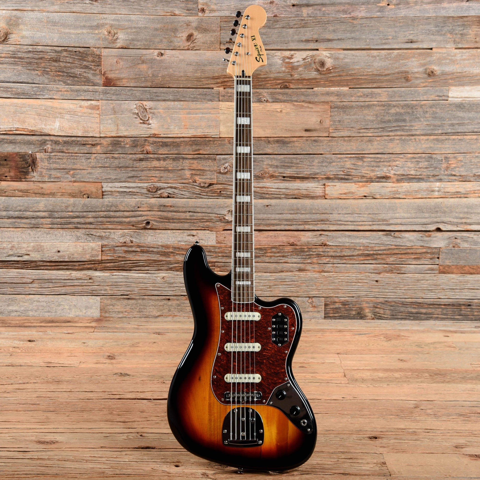 Squier Vintage Modified Bass VI Sunburst 2017 Bass Guitars / Short Scale