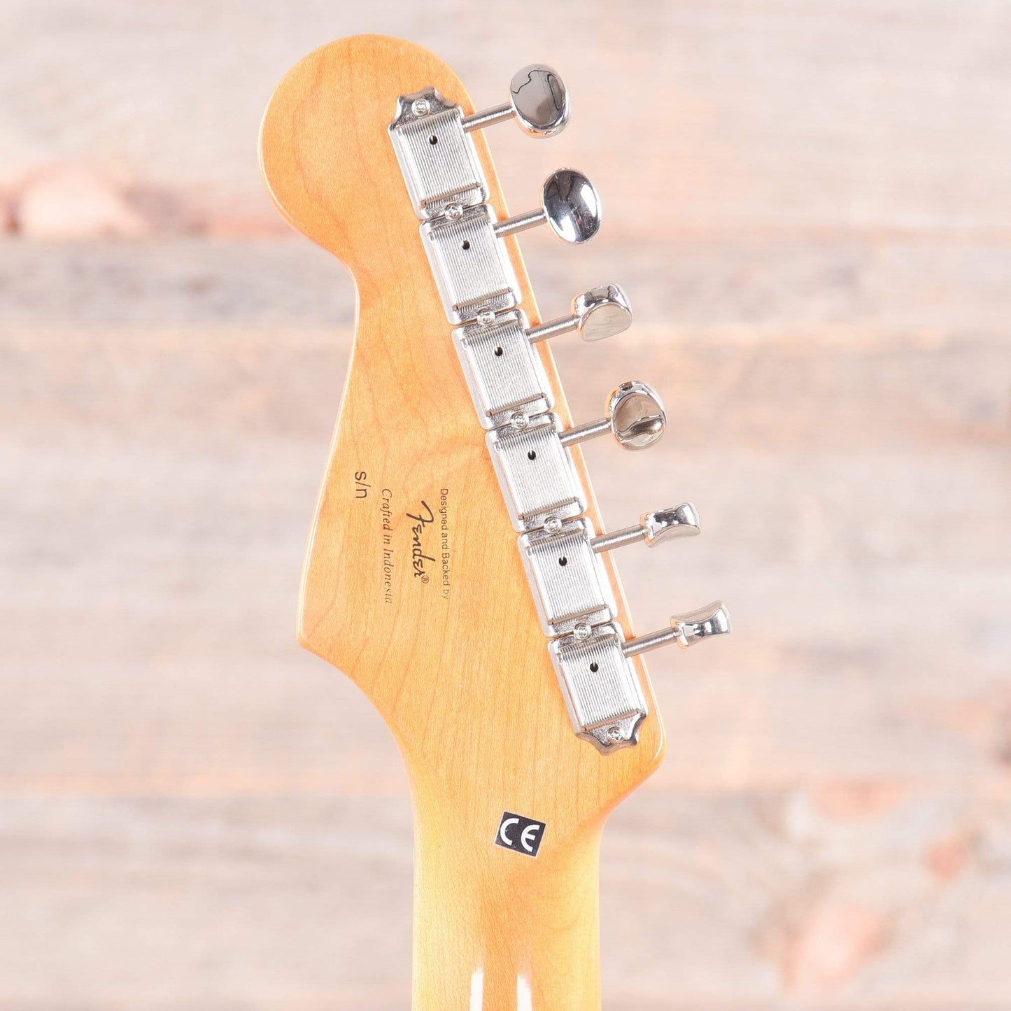 Squier Classic Vibe '60s Stratocaster Shell Pink w/Mint Pickguard Electric Guitars / Solid Body