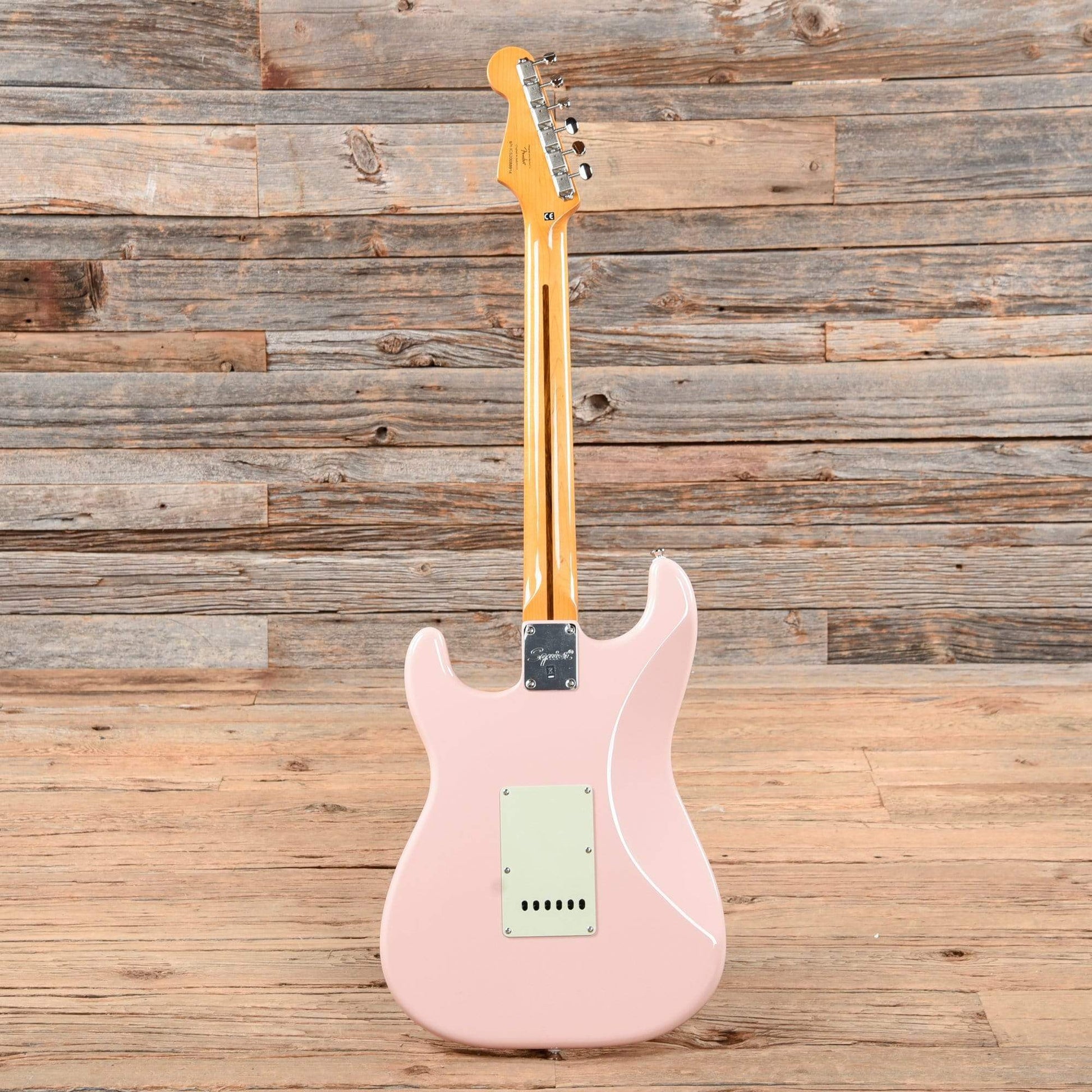 Squier Classic Vibe '60s Stratocaster Shell Pink w/Mint Pickguard Electric Guitars / Solid Body