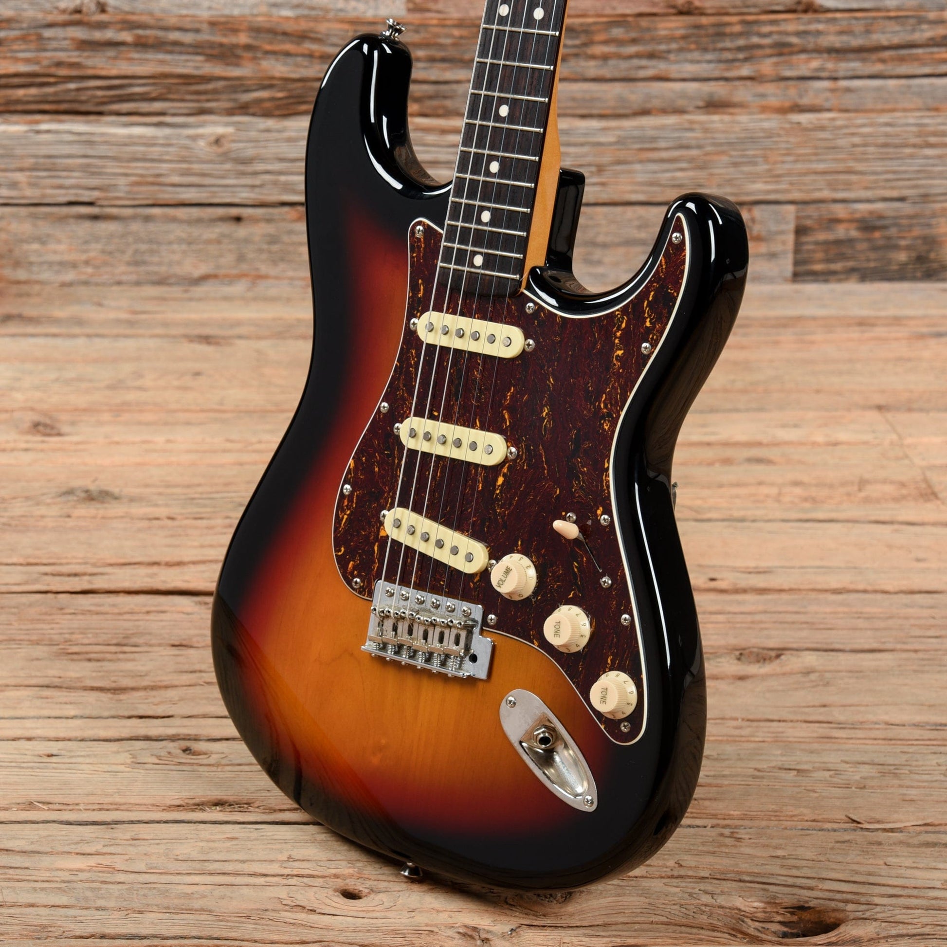Squier Classic Vibe '60s Stratocaster Sunburst 2008 Electric Guitars / Solid Body