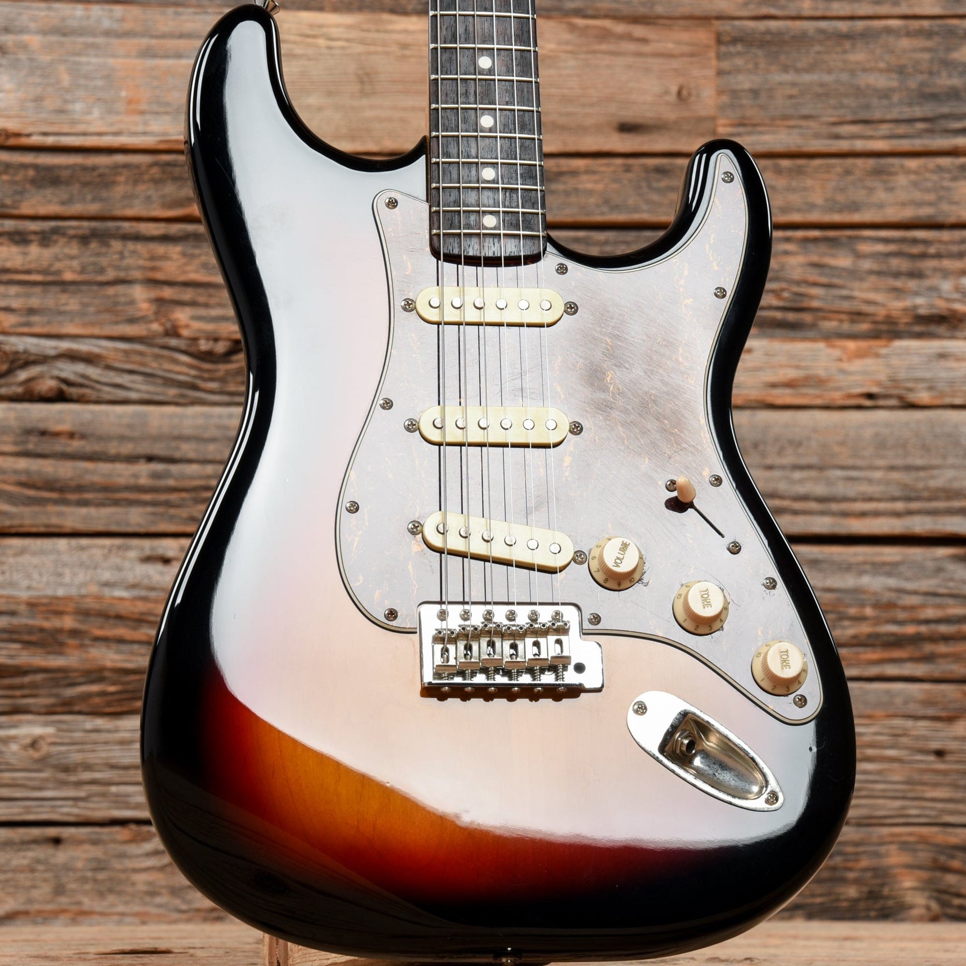 Squier Classic Vibe '60s Stratocaster Sunburst 2008 Electric Guitars / Solid Body