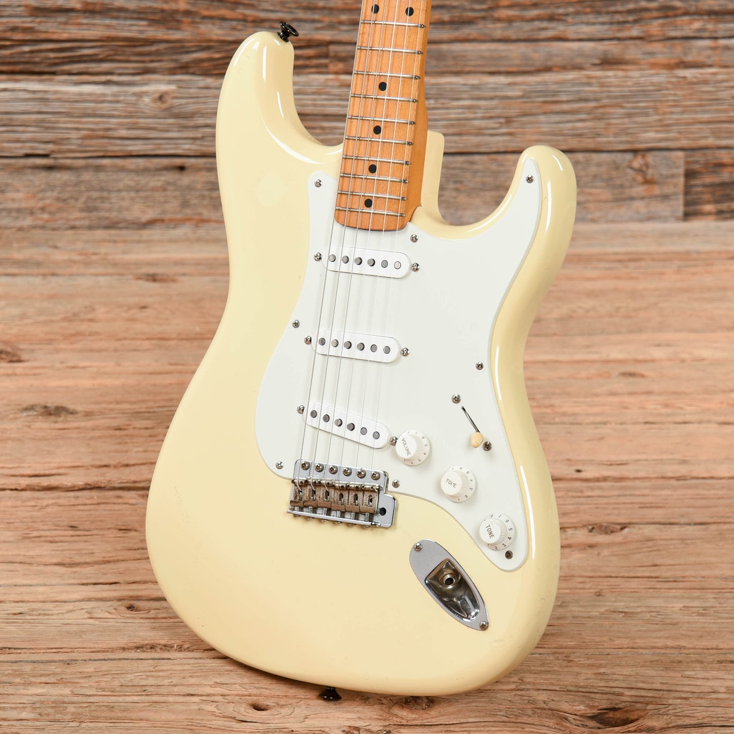 Squier Standard Stratocaster Arctic White 1980s Electric Guitars / Solid Body