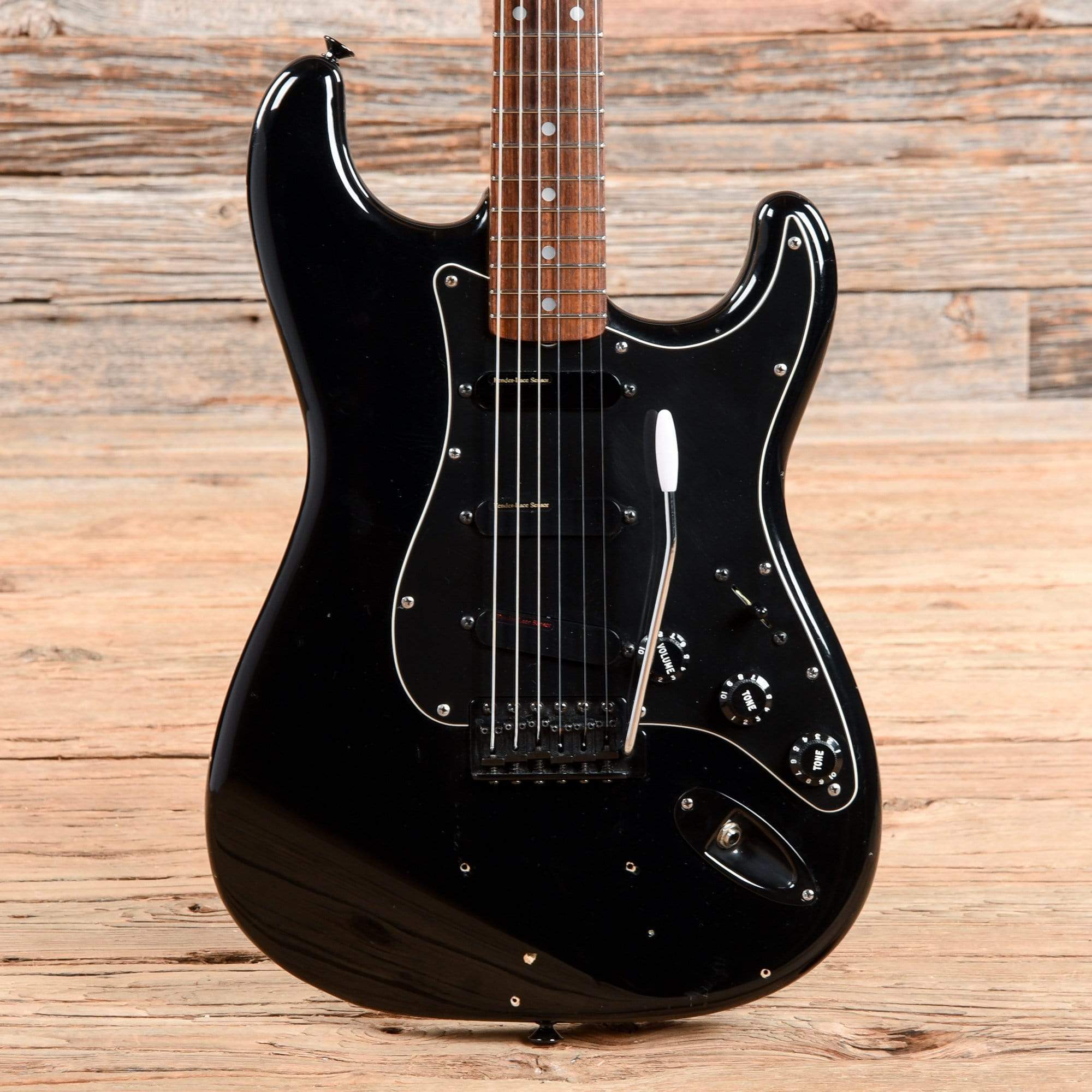 Squier Stratocaster Black 1983 Electric Guitars / Solid Body