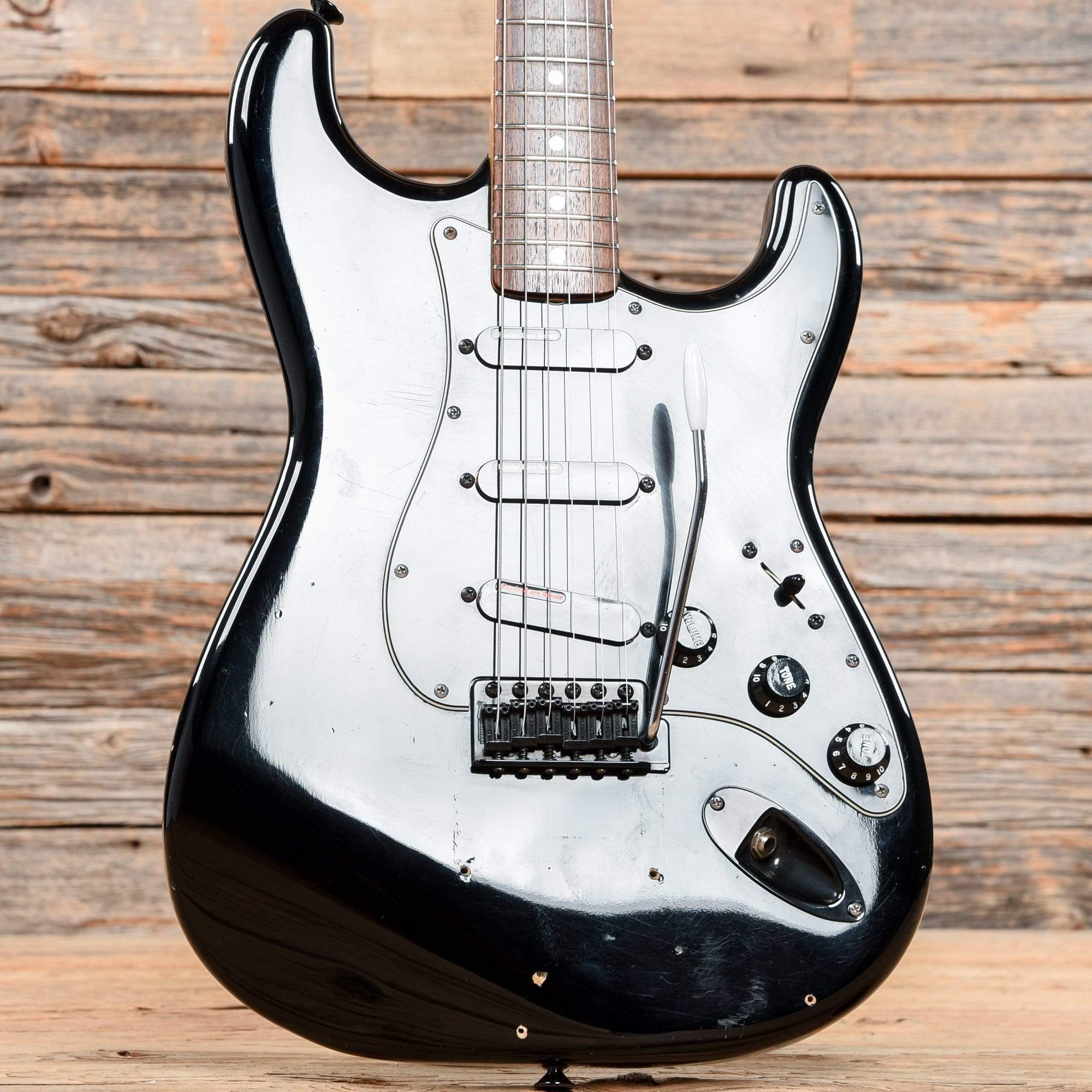 Squier Stratocaster Black 1983 Electric Guitars / Solid Body