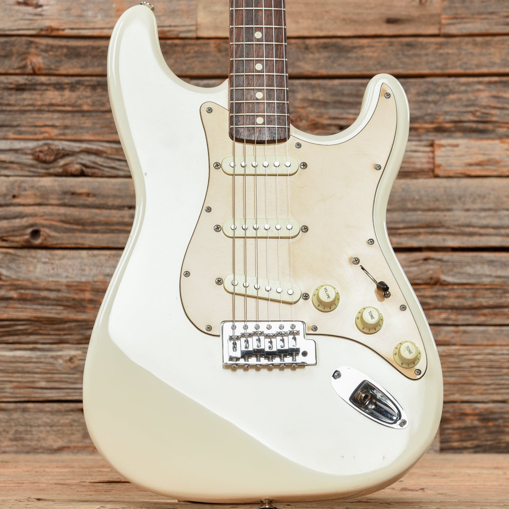 Squier Stratocaster Olympic White Overview Squier Stratocaster Olympic White Overview