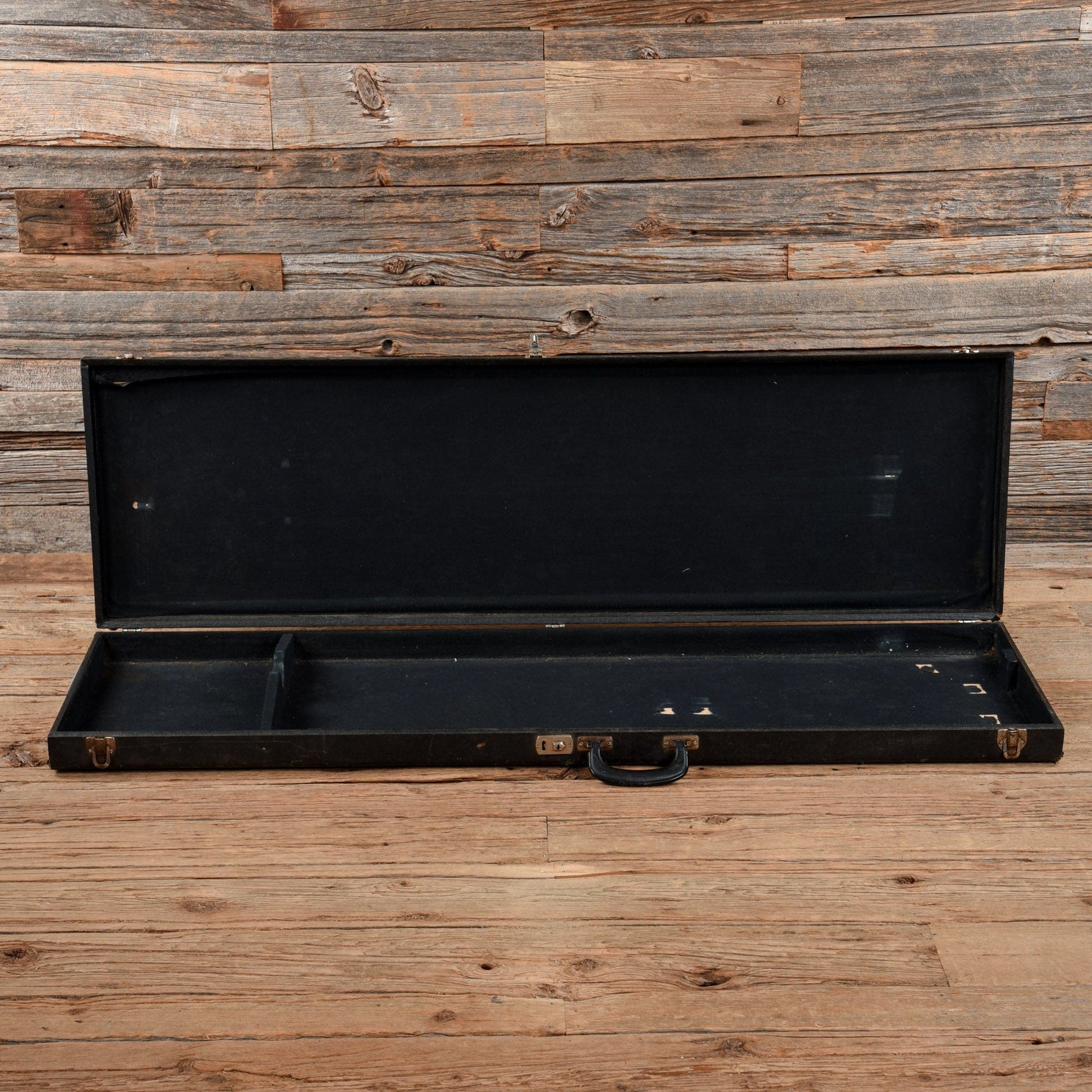 Supro Violin Bass  1960s Bass Guitars / 4-String