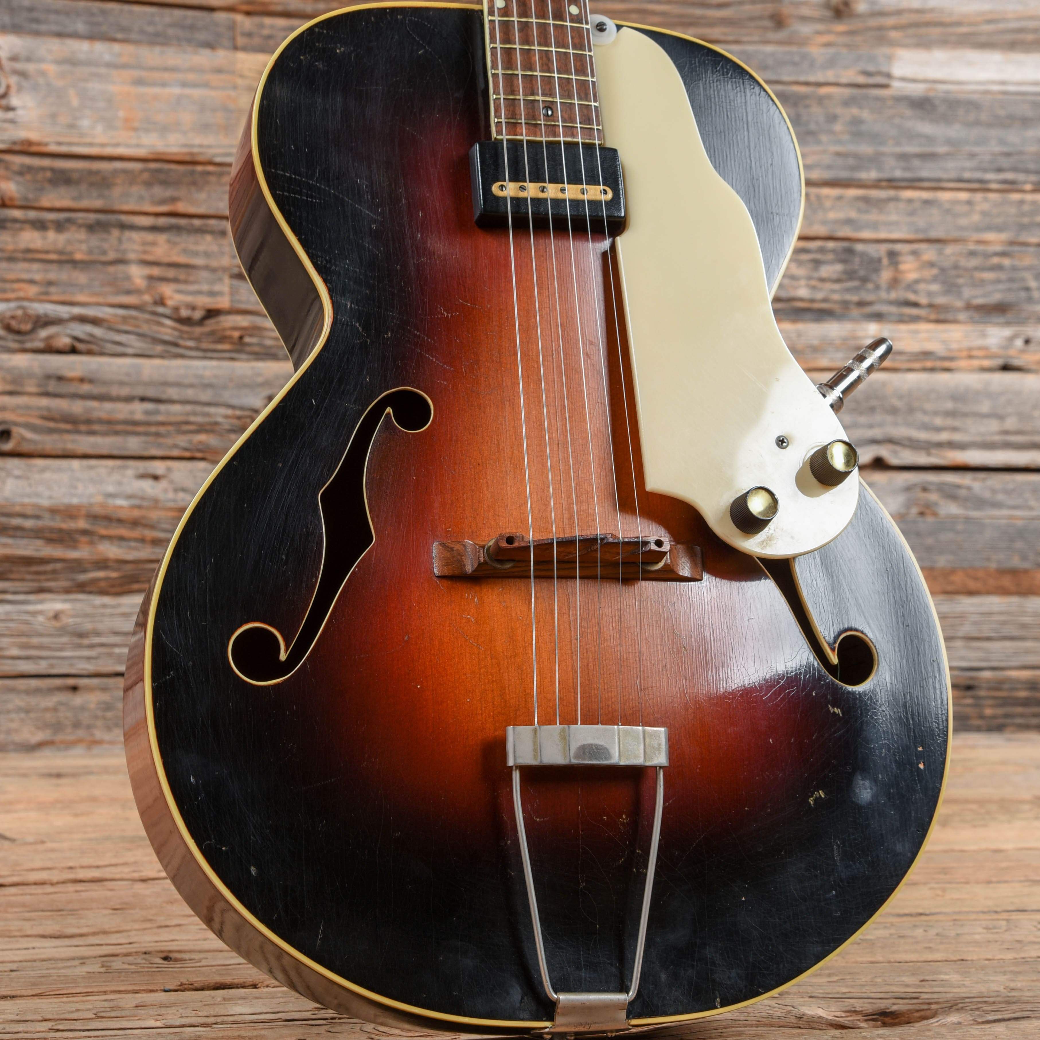 Supro El Capitan Sunburst 1955 Electric Guitars / Hollow Body