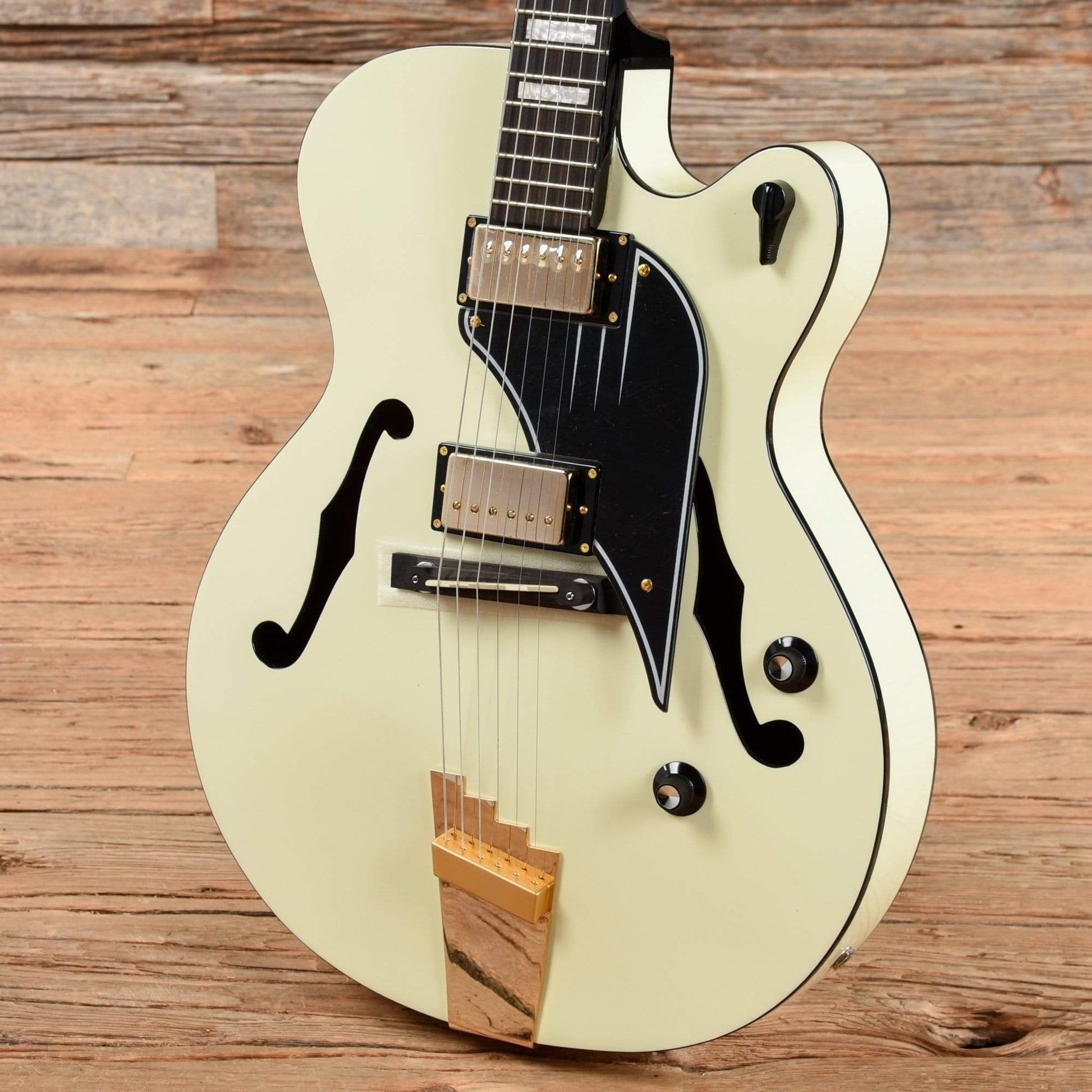 Supro Sierra Reissue Prototype White 2017 Electric Guitars / Hollow Body