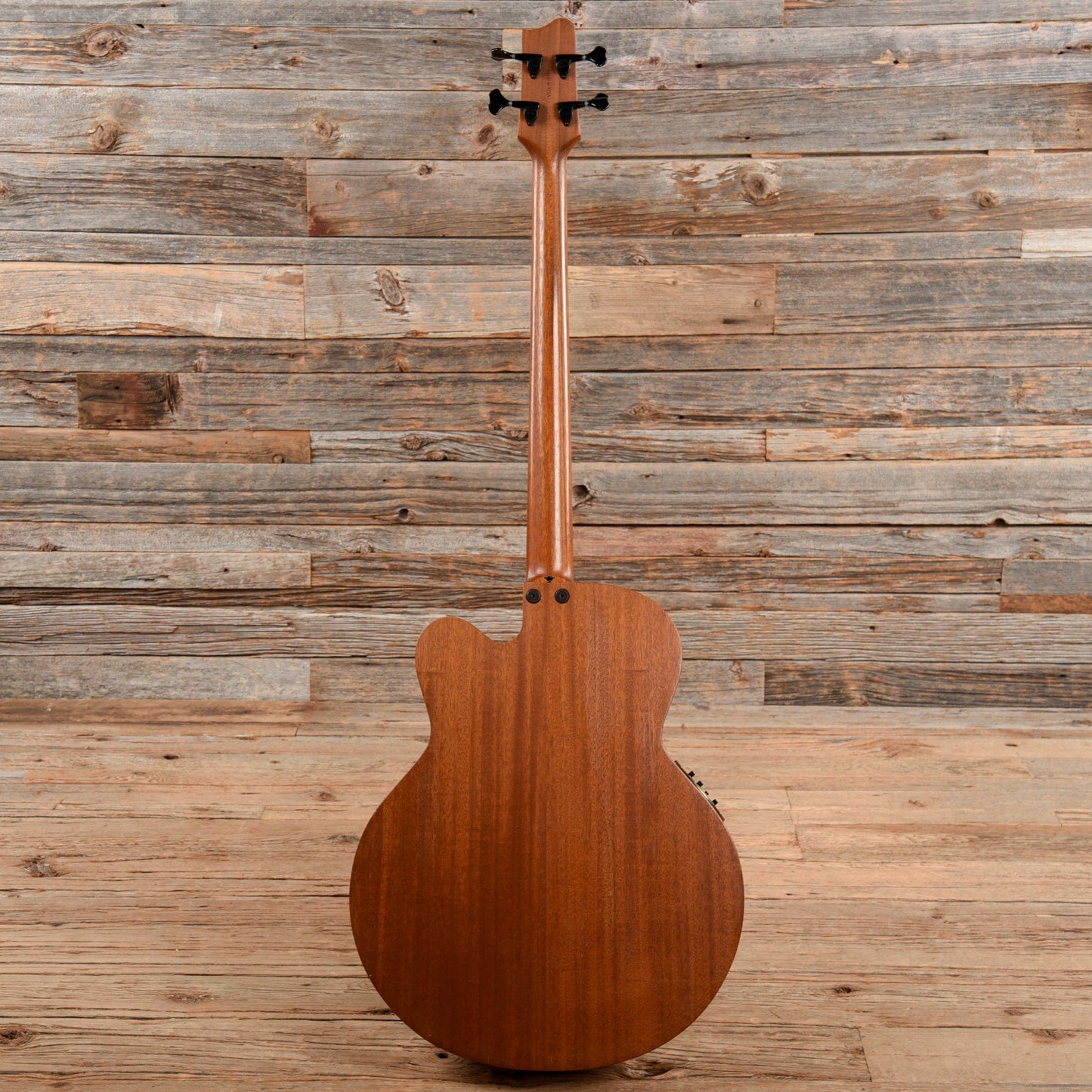 Tacoma Thunderchief CB10C Natural Bass Guitars / 4-String