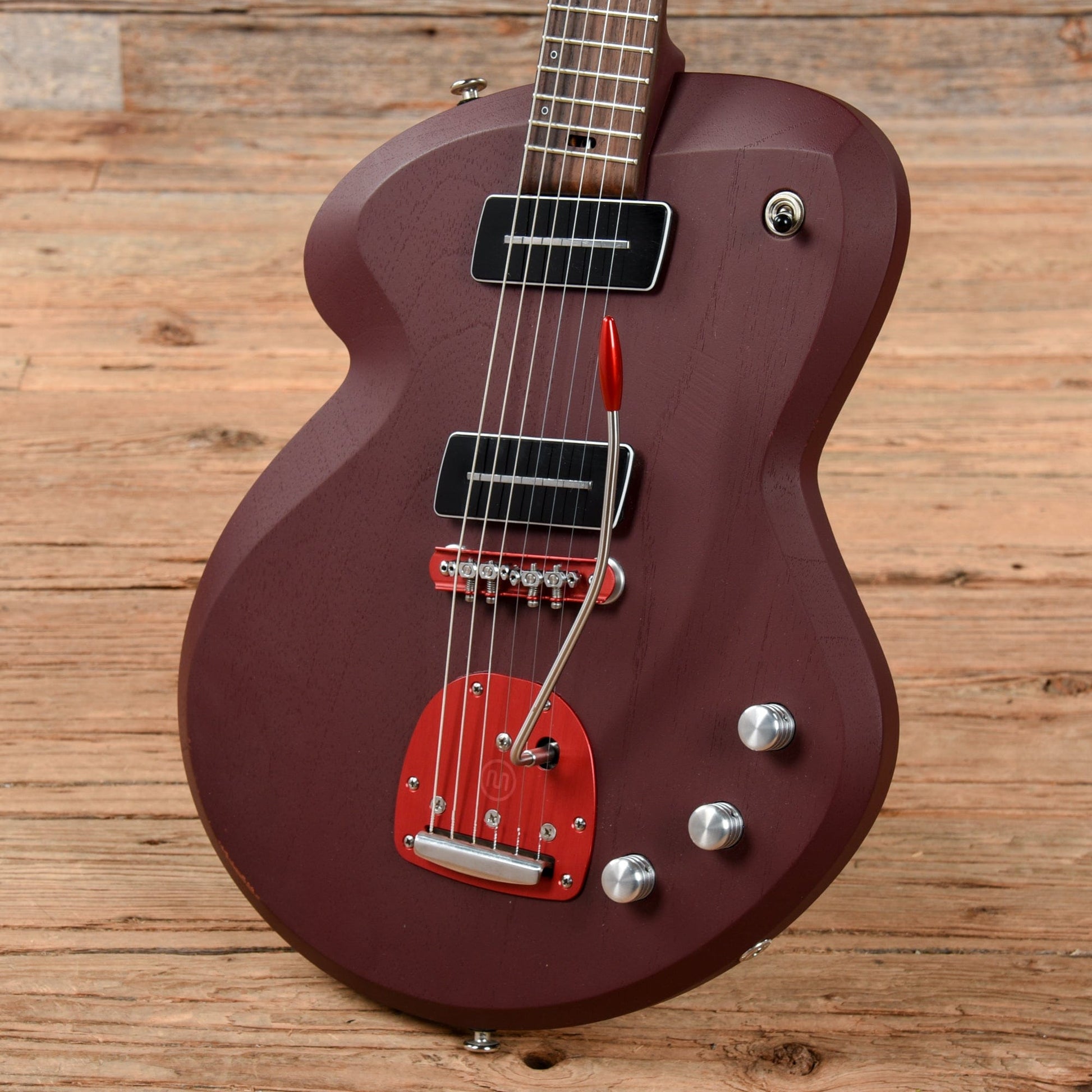 Tao Stradale Delvaux Wine Red 2018 Electric Guitars / Solid Body