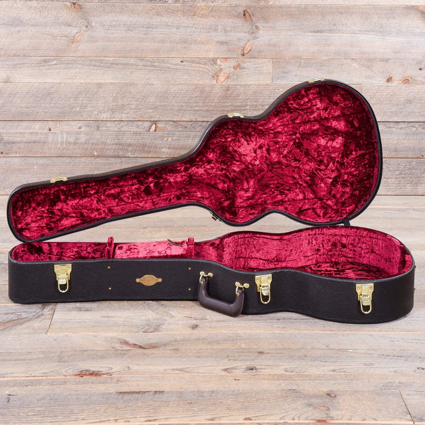 Taylor Hardshell Case for Grand Auditorium Acoustic Brown Accessories / Cases and Gig Bags / Guitar Cases