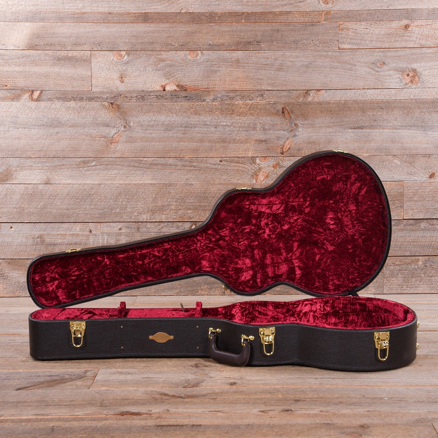 Taylor Hardshell Case for Grand Symphony Acoustic Brown Accessories / Cases and Gig Bags / Guitar Cases