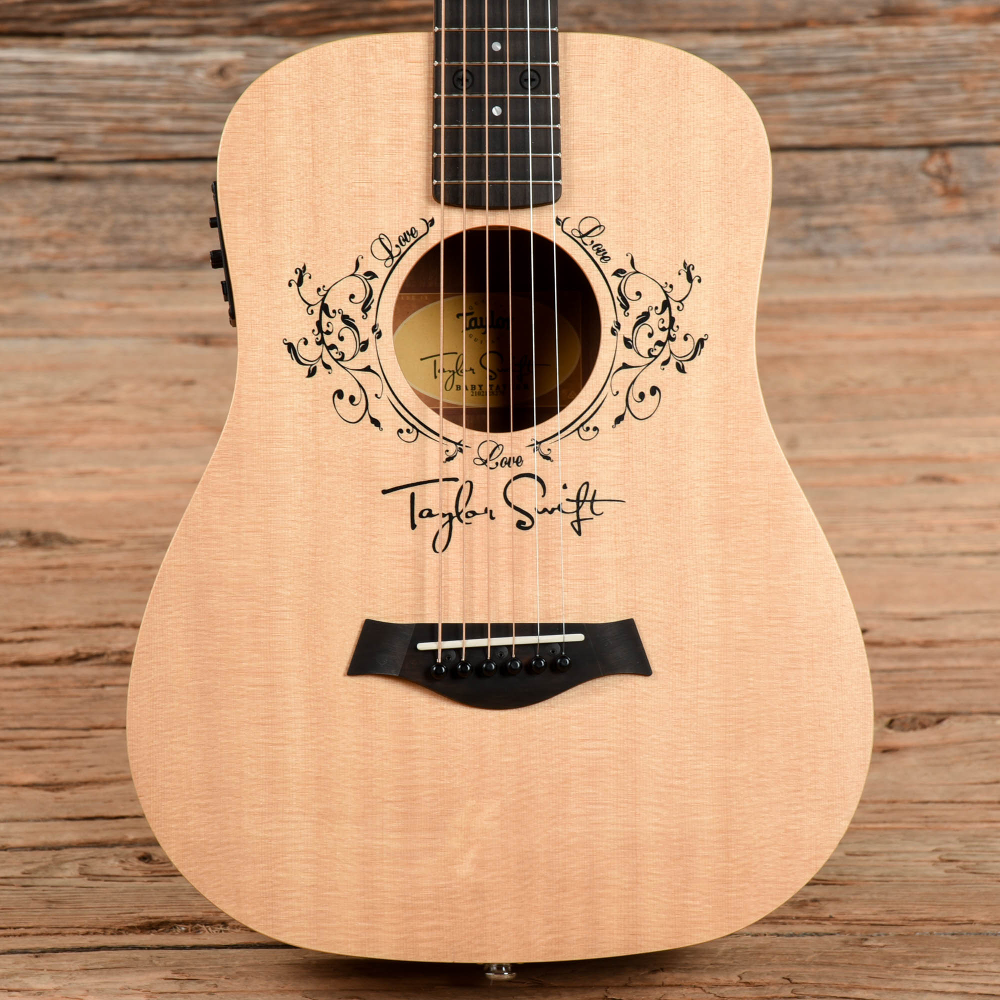 Taylor TSBTe Taylor Swift Signature Baby Taylor Natural 2018 Acoustic Guitars / Built-in Electronics