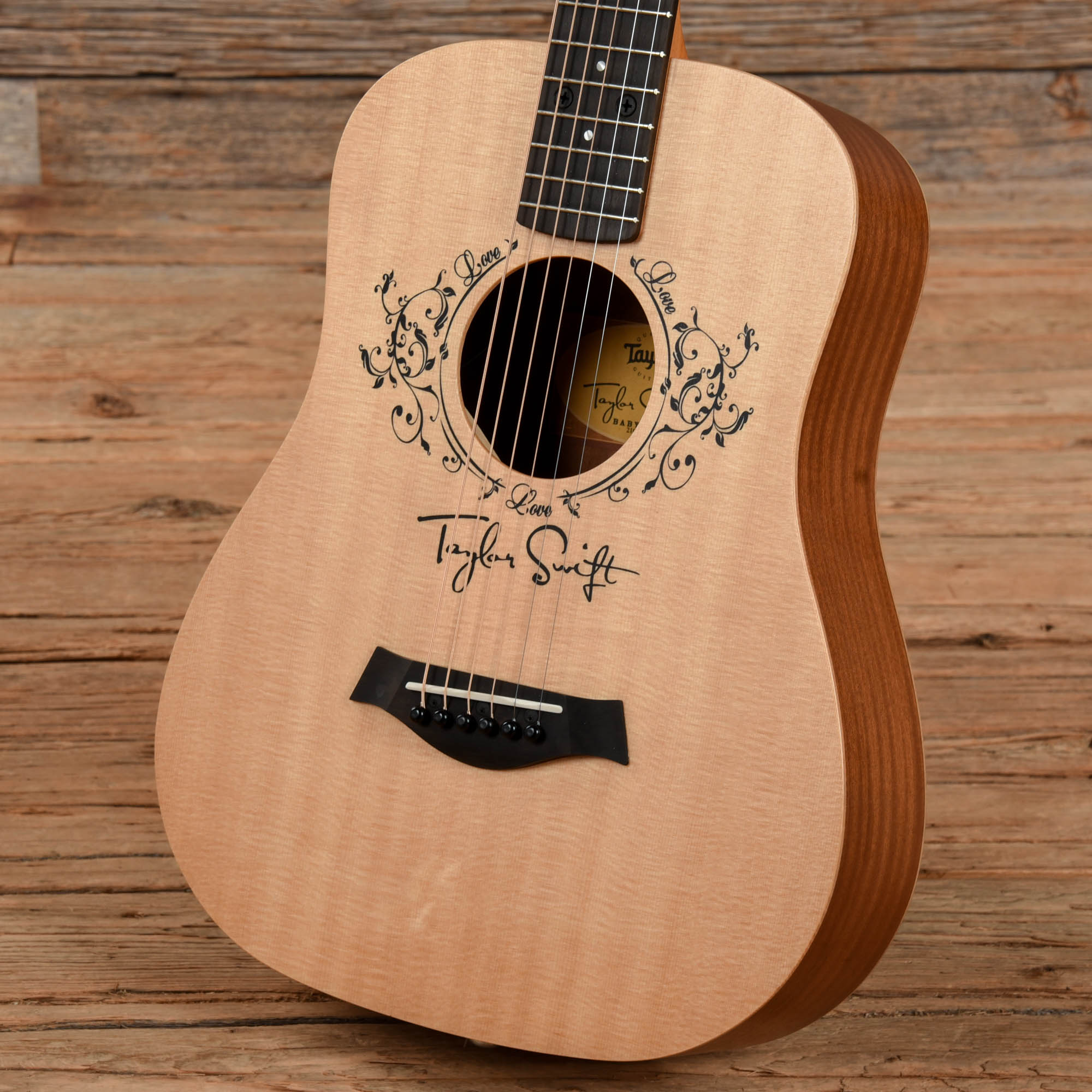 Taylor TSBTe Taylor Swift Signature Baby Taylor Natural 2018 Acoustic Guitars / Built-in Electronics