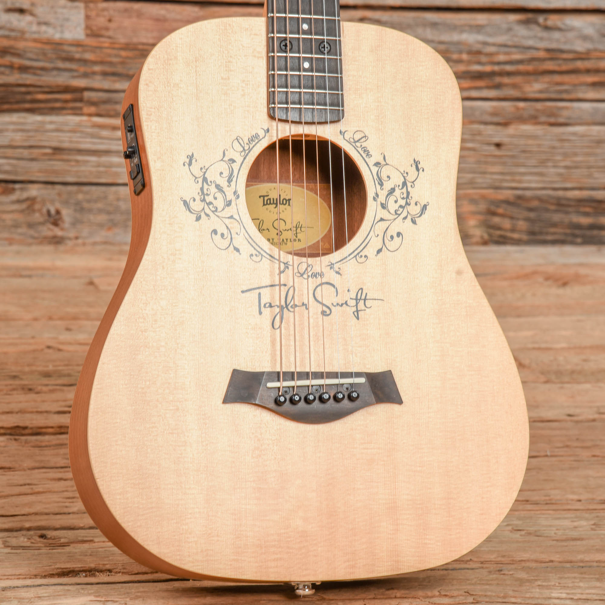 Taylor TSBTe Taylor Swift Signature Baby Taylor Natural 2018 Acoustic Guitars / Built-in Electronics