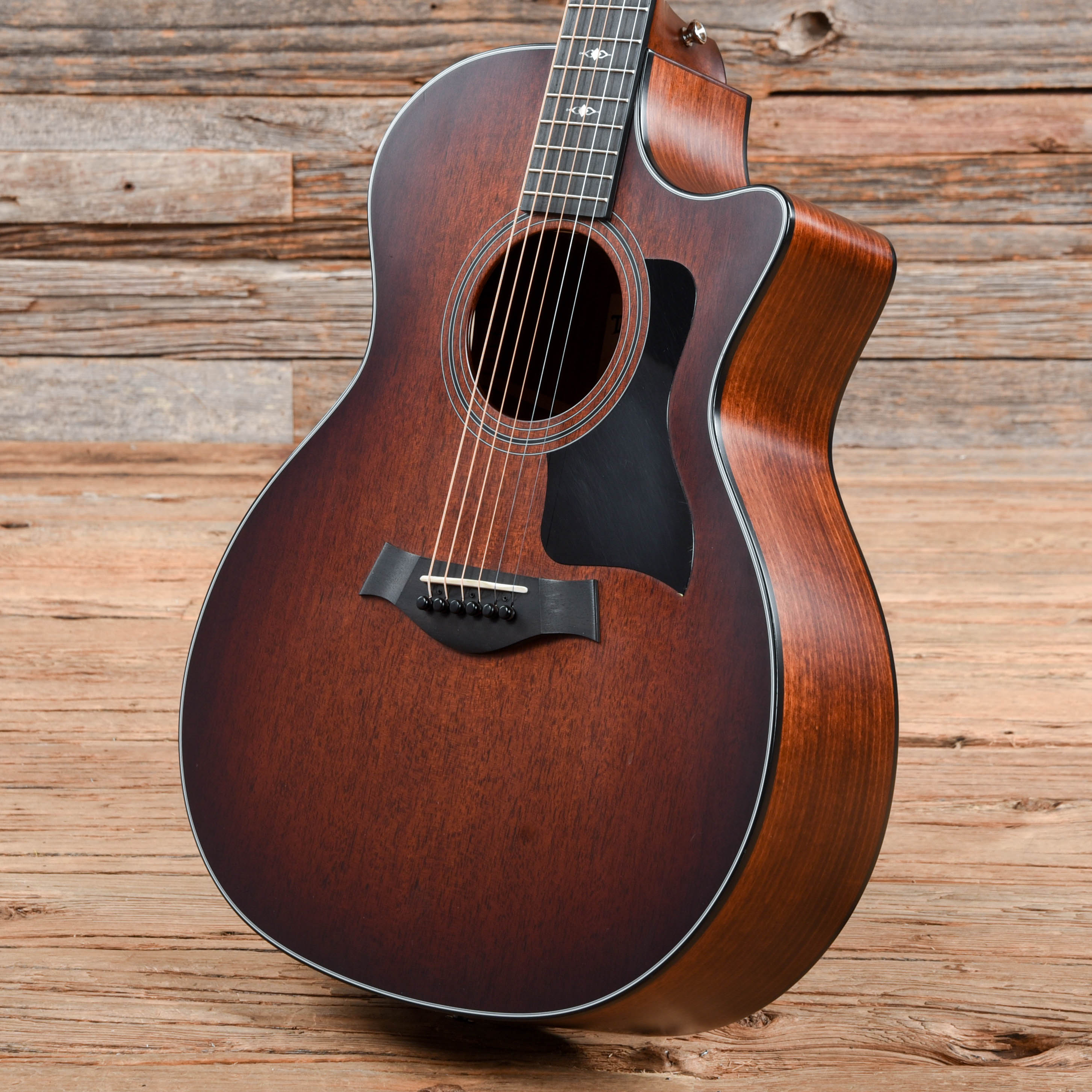 Taylor 324ce w/V-Class Bracing w/OHSC Shaded Edgeburst 2019 Acoustic Guitars / Concert